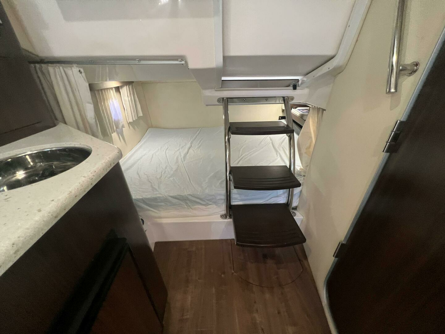 2018 Regal 28 Express - Image 15
