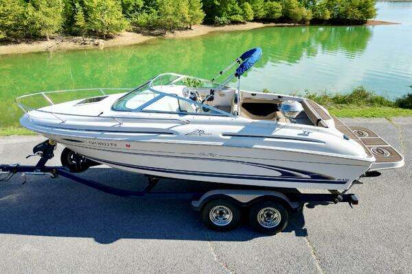 1999 Sea Ray 215 Express Cruiser