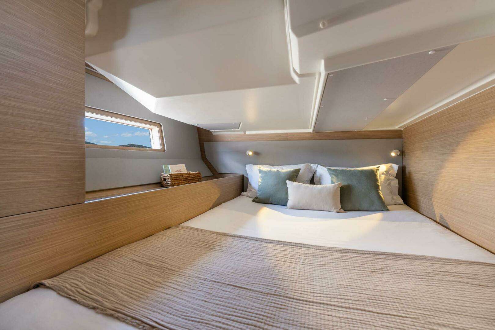 2026 Beneteau Oceanis 52 - Image 27