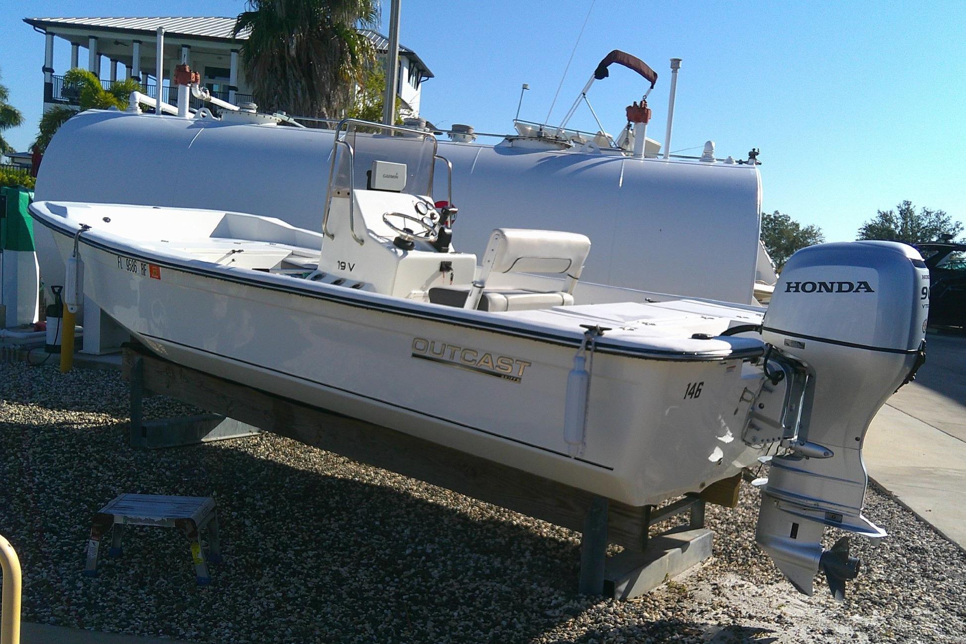 2017 Outcast 19V