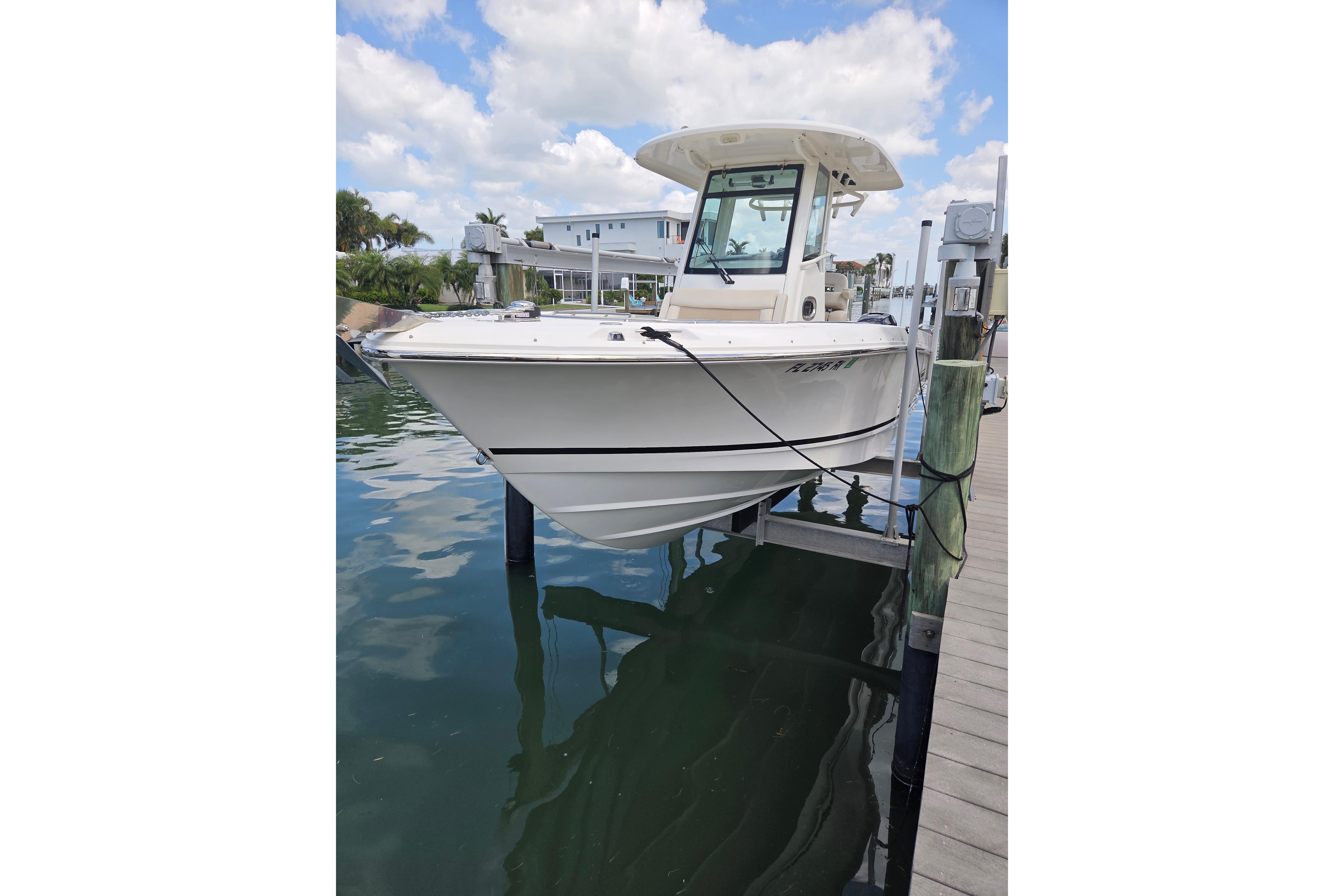 2017 Boston Whaler 250 Outrage