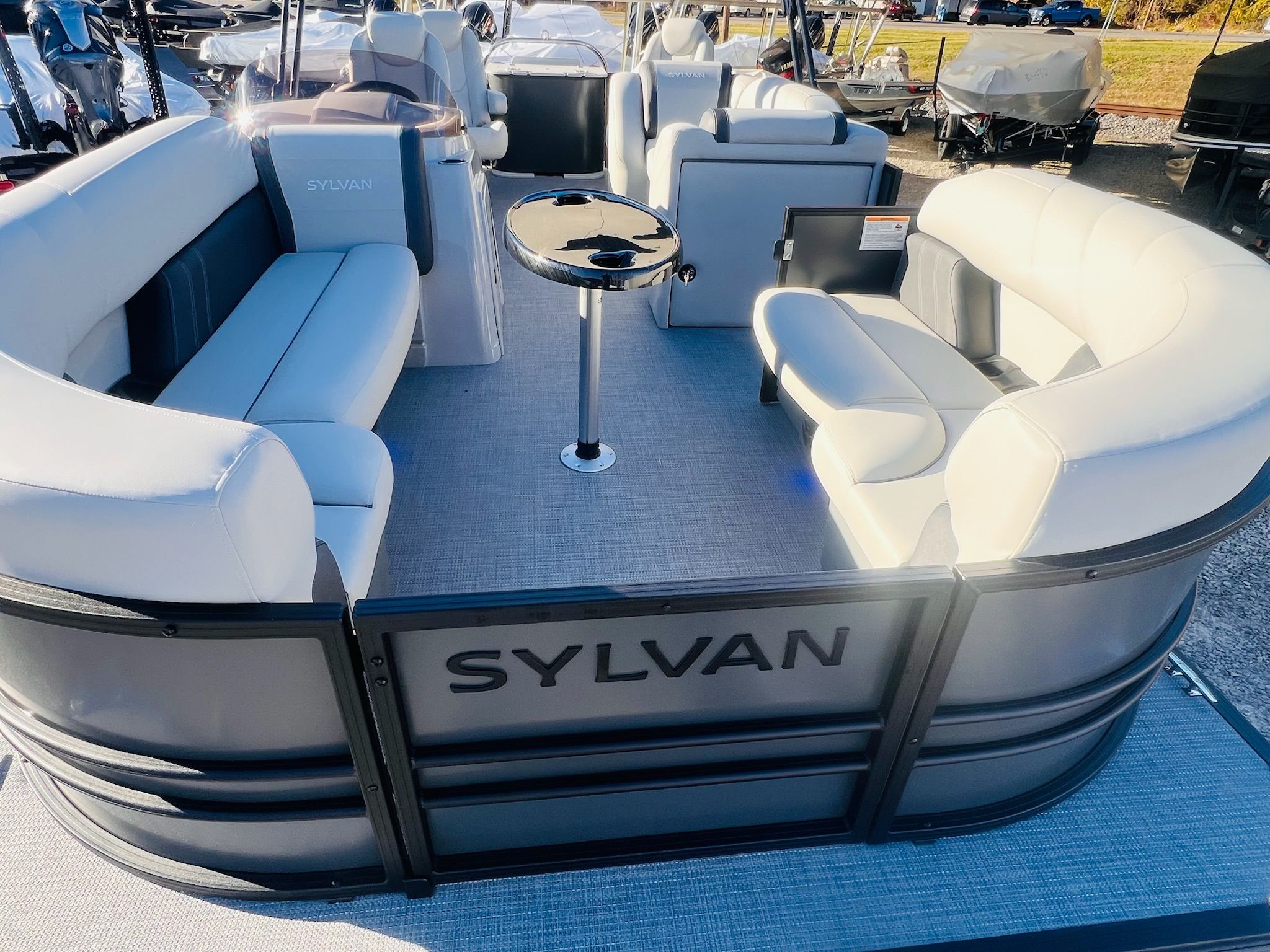 2026 Sylvan Mirage 8522 Party Fish - 25