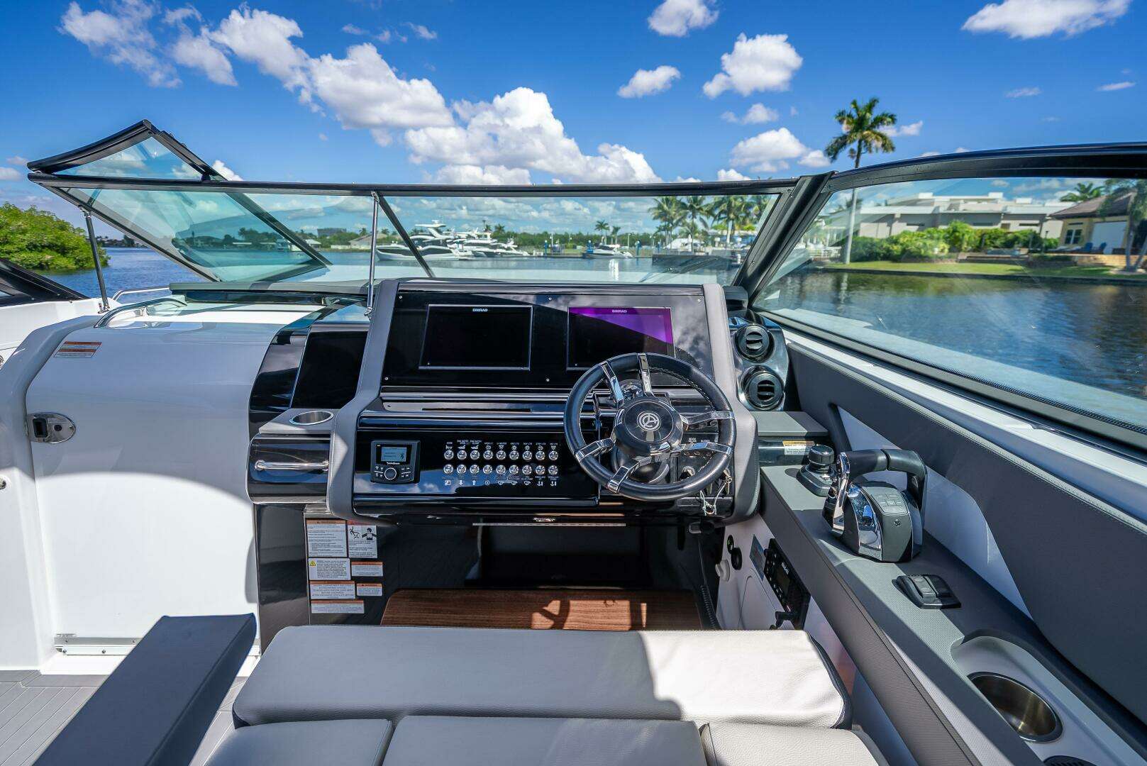 2022 Cruisers Yachts GLS OB - Image 22