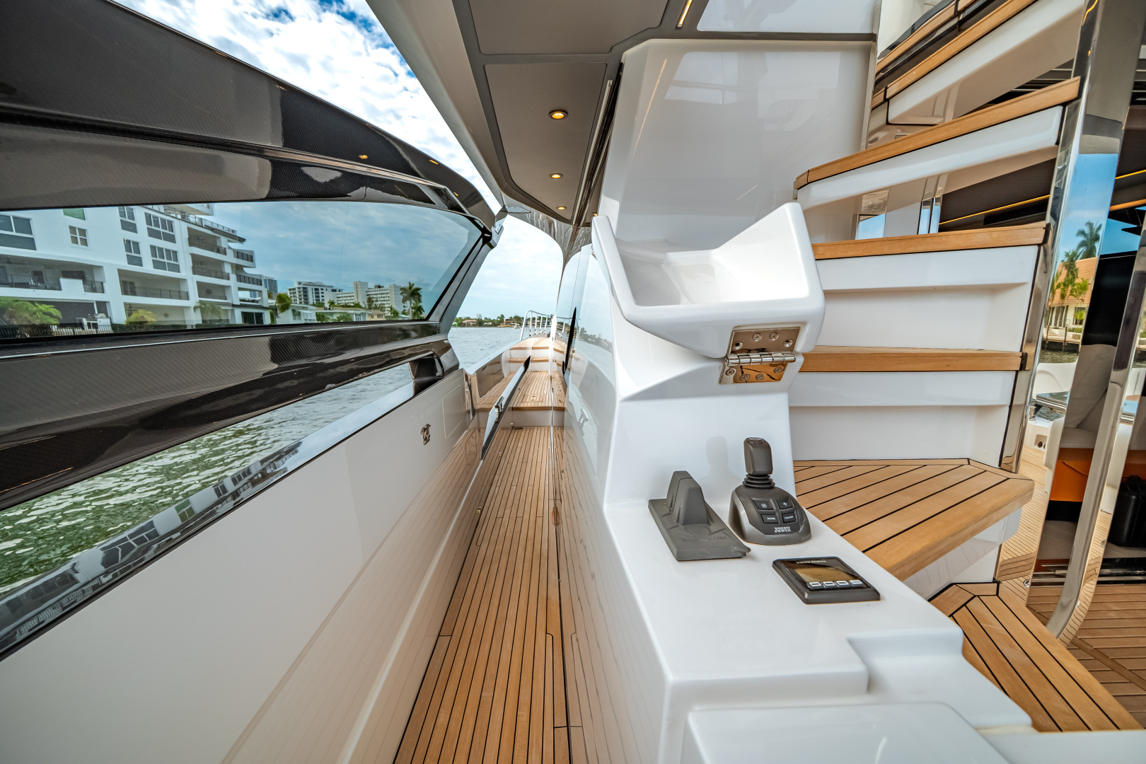 2026 Azimut S8 - Image 69