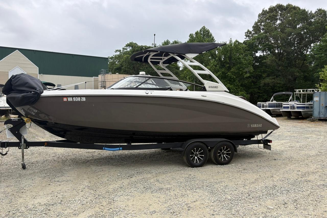 2023 Yamaha Boats 252SD