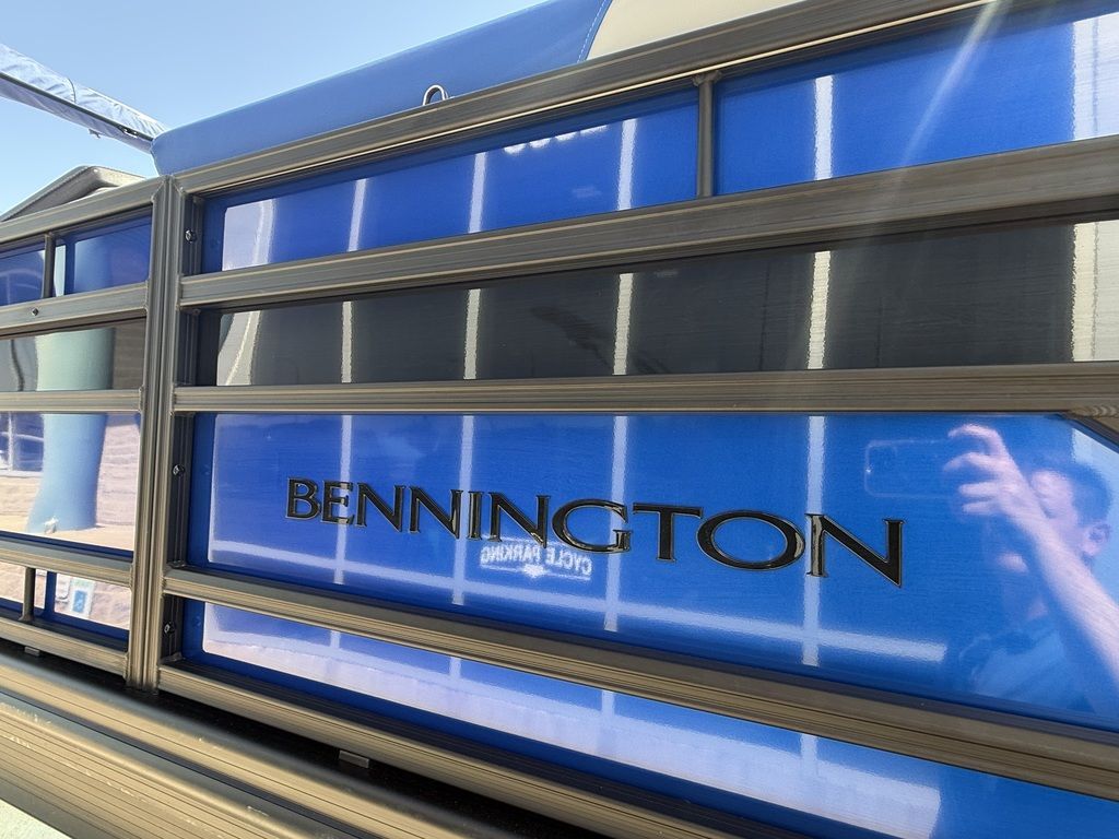 2025 Bennington 22 S SWINGBACK - 9