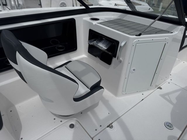 2025 Yamaha Boats 195S - 12