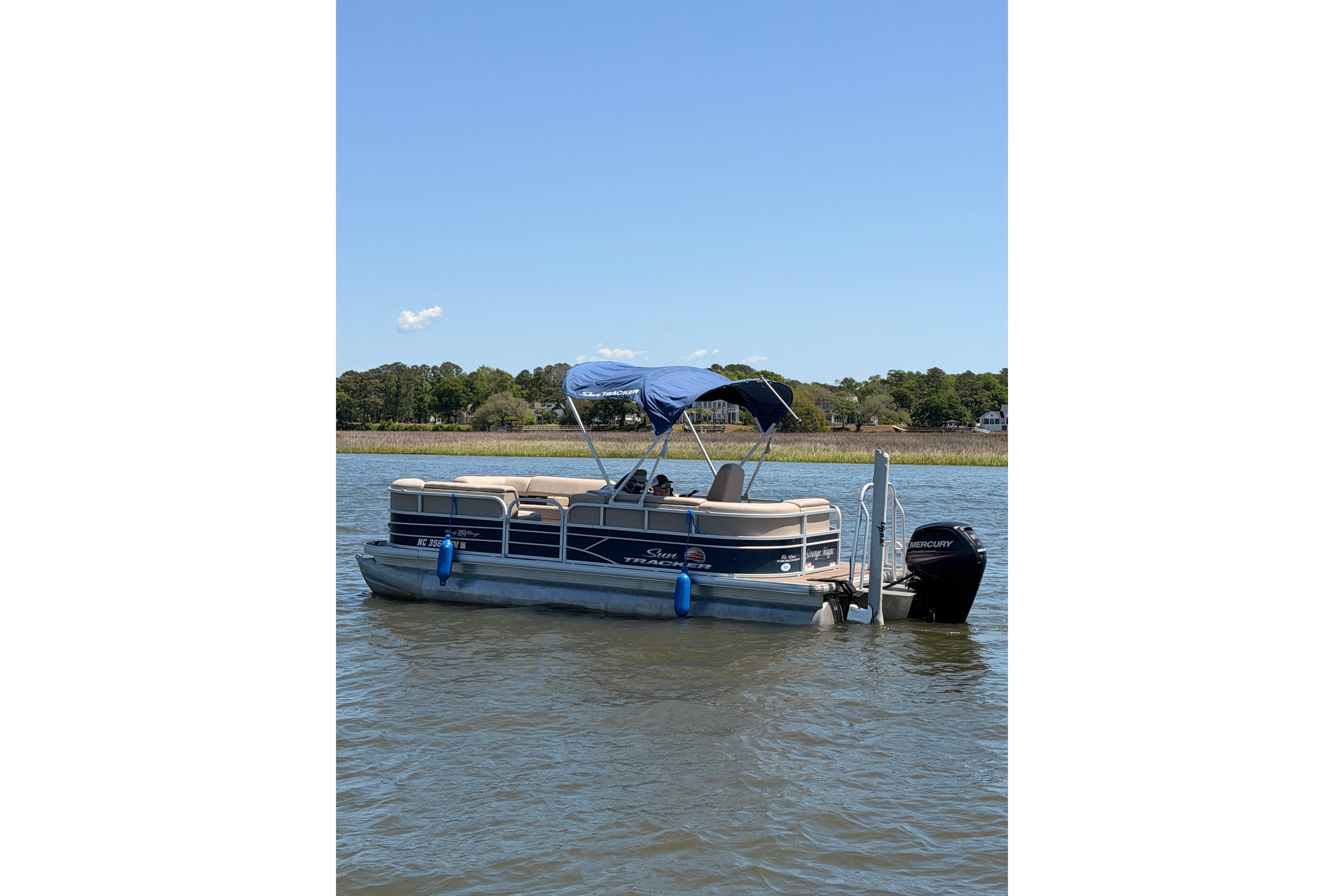 2019 Sun Tracker Party Barge 20 DLX