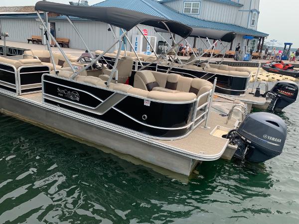 2021 G3 SunCatcher Fusion 325RCX pontoon boat docked with Yamaha outboard motor.