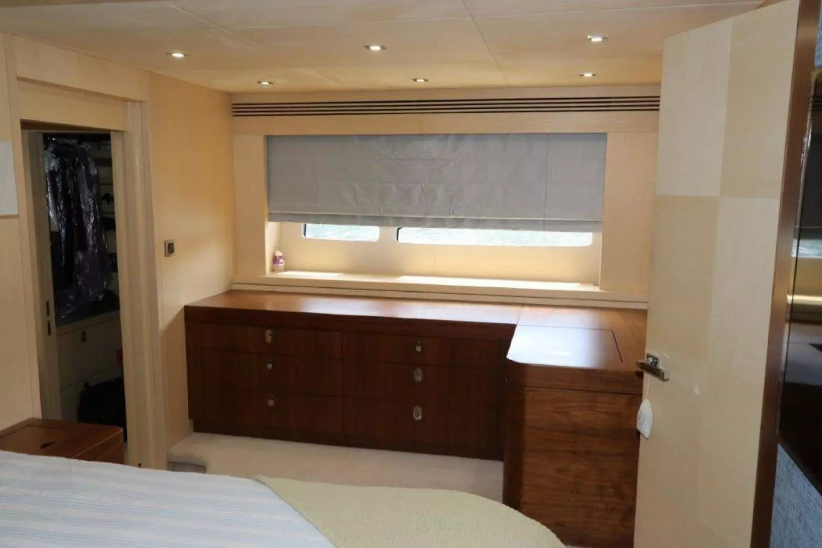 2015 Sunseeker Yacht - Image 25