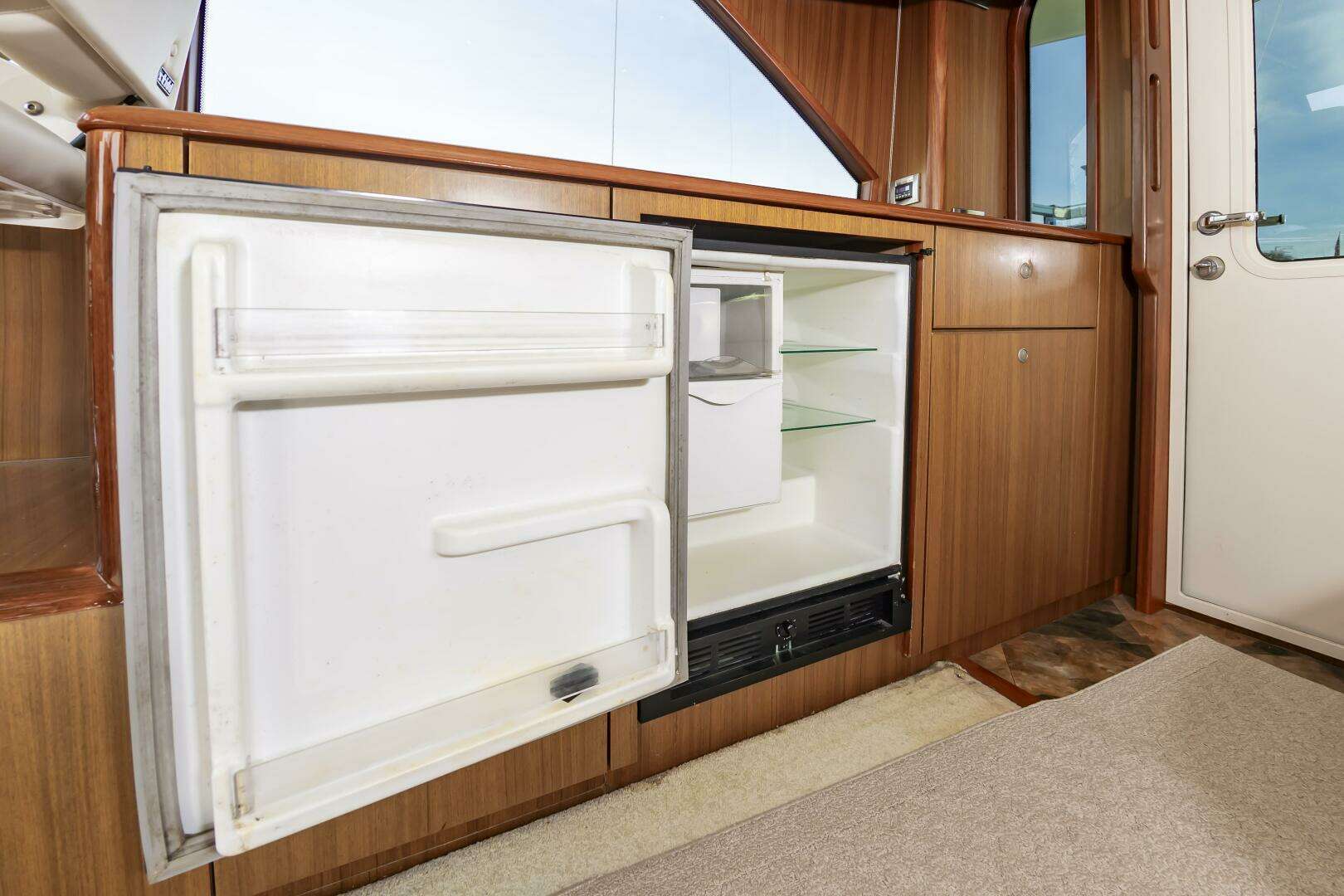2010 Viking 52 Sport Coupe - Image 24