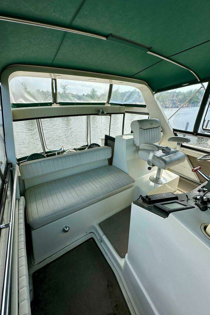 1991 Carver 3807 Aft Cabin - Image 12
