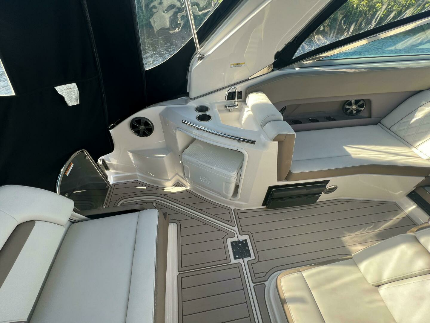 2018 Regal 28 Express - Image 8