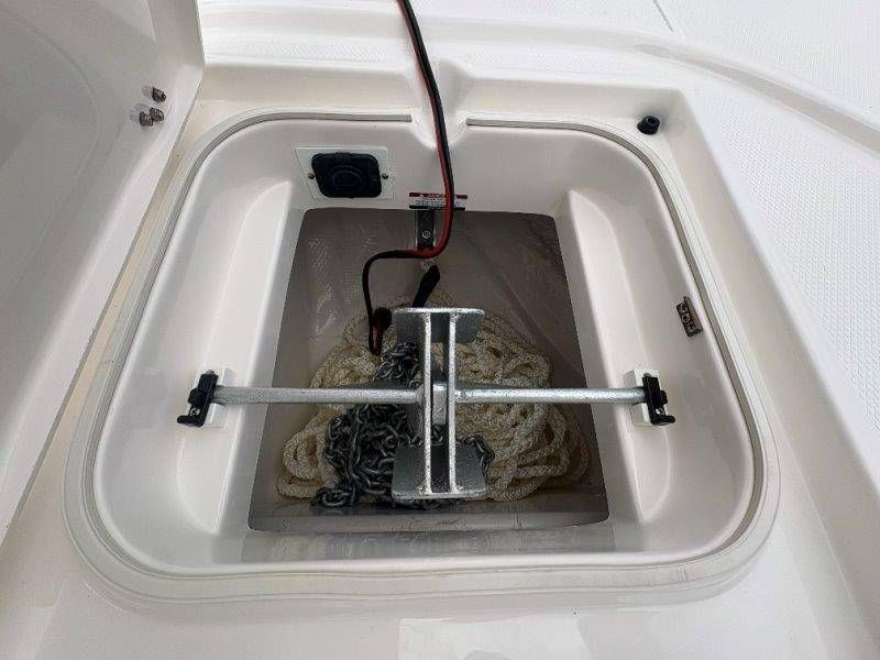 2026 Robalo 246 Cayman - 141