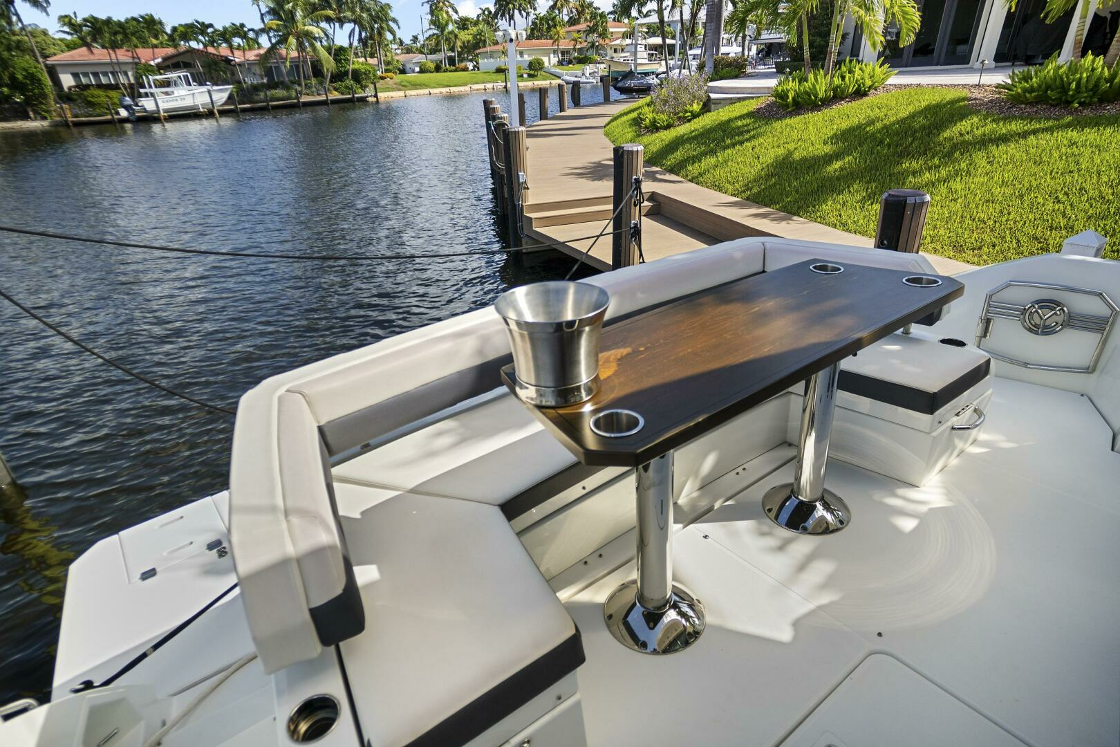 2019 Cruisers Yachts 54 Cantius - Image 12