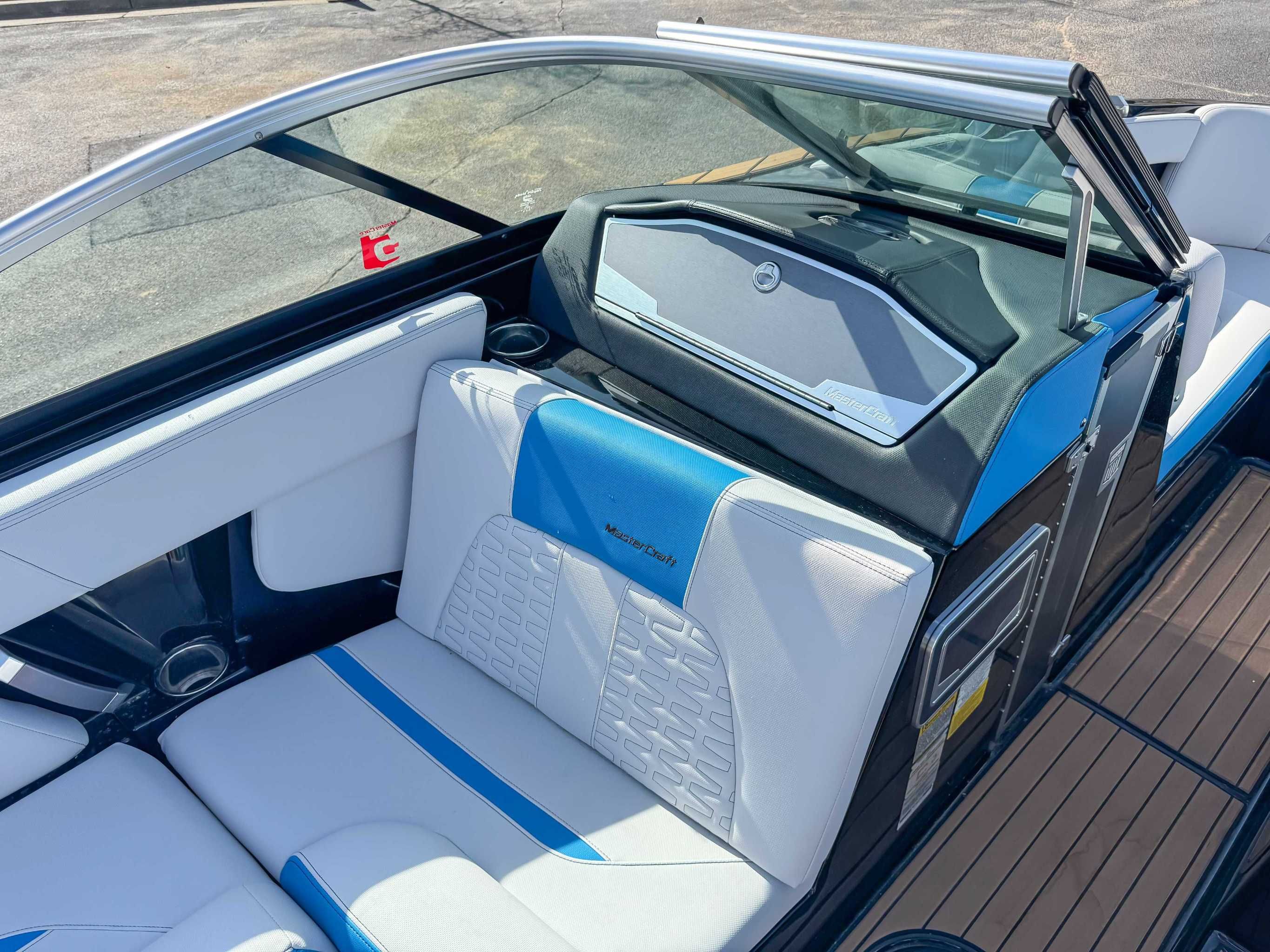 2019 MasterCraft X24 - 14