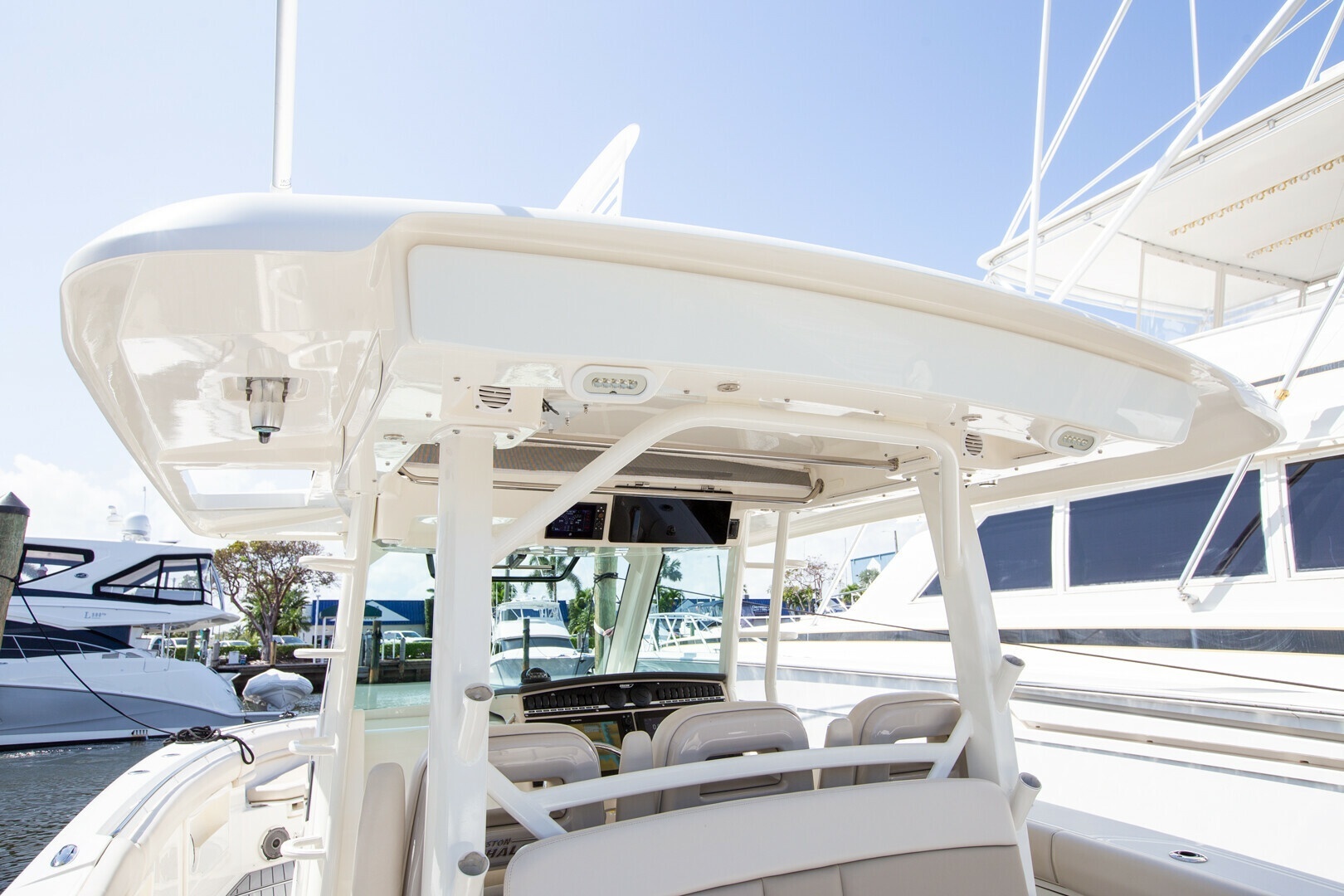 2019 Boston Whaler 380 Outrage - Image 17
