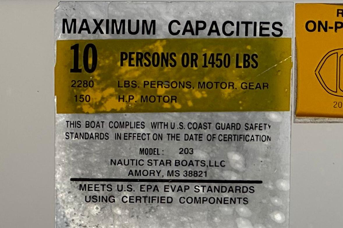 2020 NauticStar 203 SC capacity label: 10 persons or 1450 lbs, 150 HP motor.
