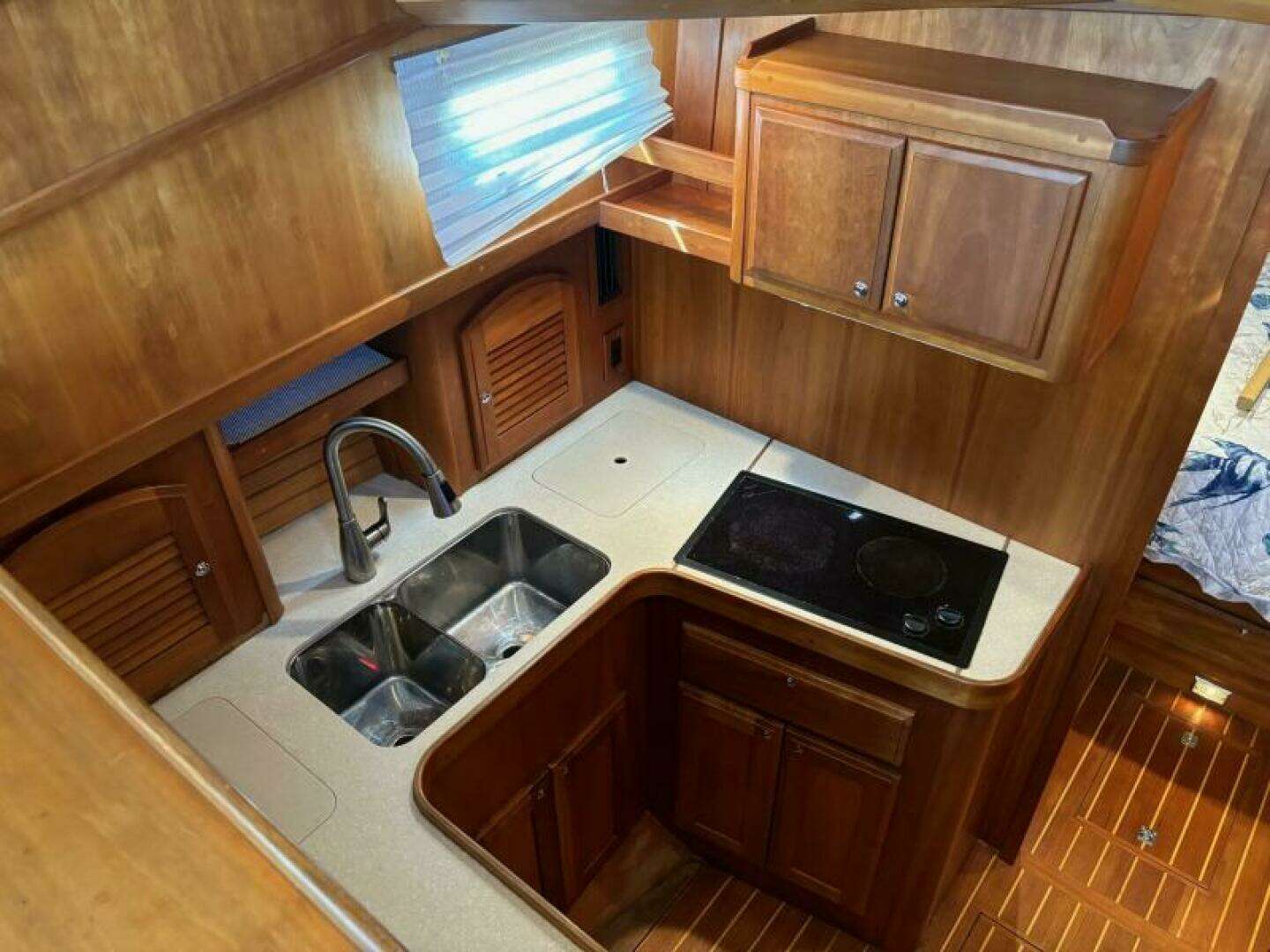 2004 Sabreline 36 Sedan - Image 43