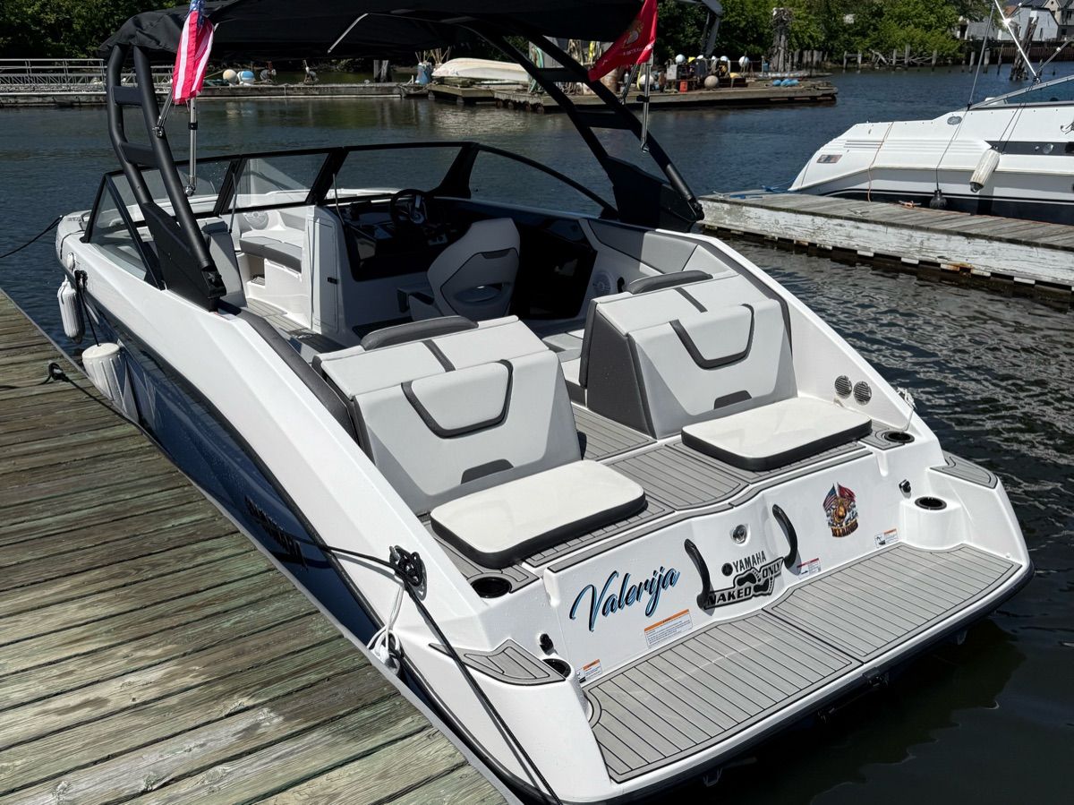 2025 Yamaha Boats AR220 - 2