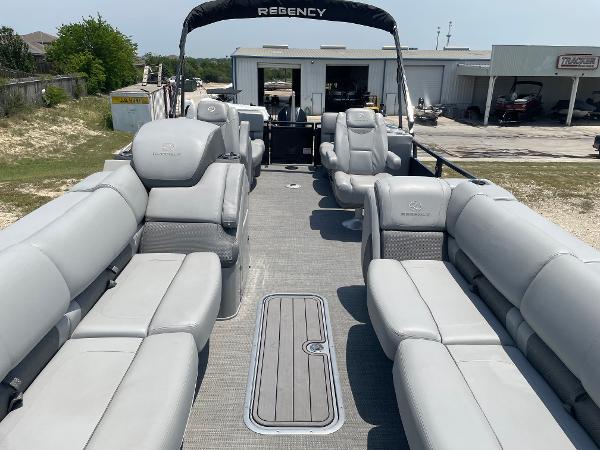 2023 Regency 250 LE3 pontoon boat with spacious seating and modern design.