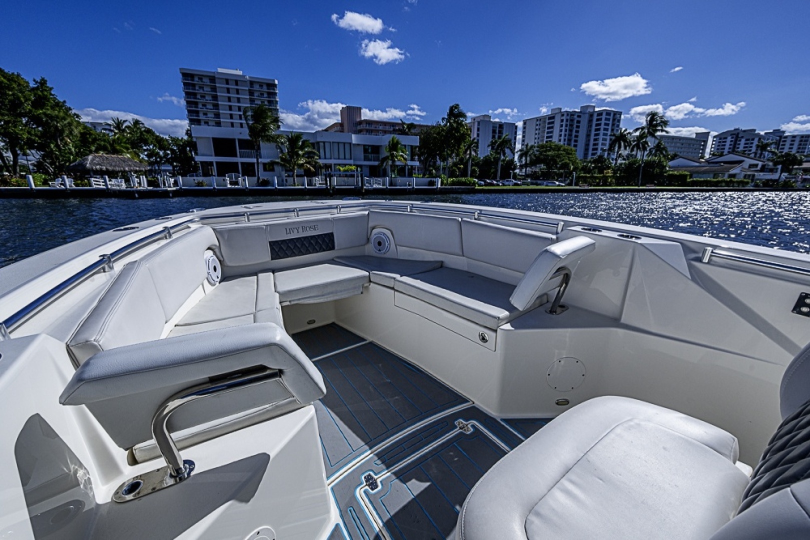 2021 Cobia 320 CC - Image 3