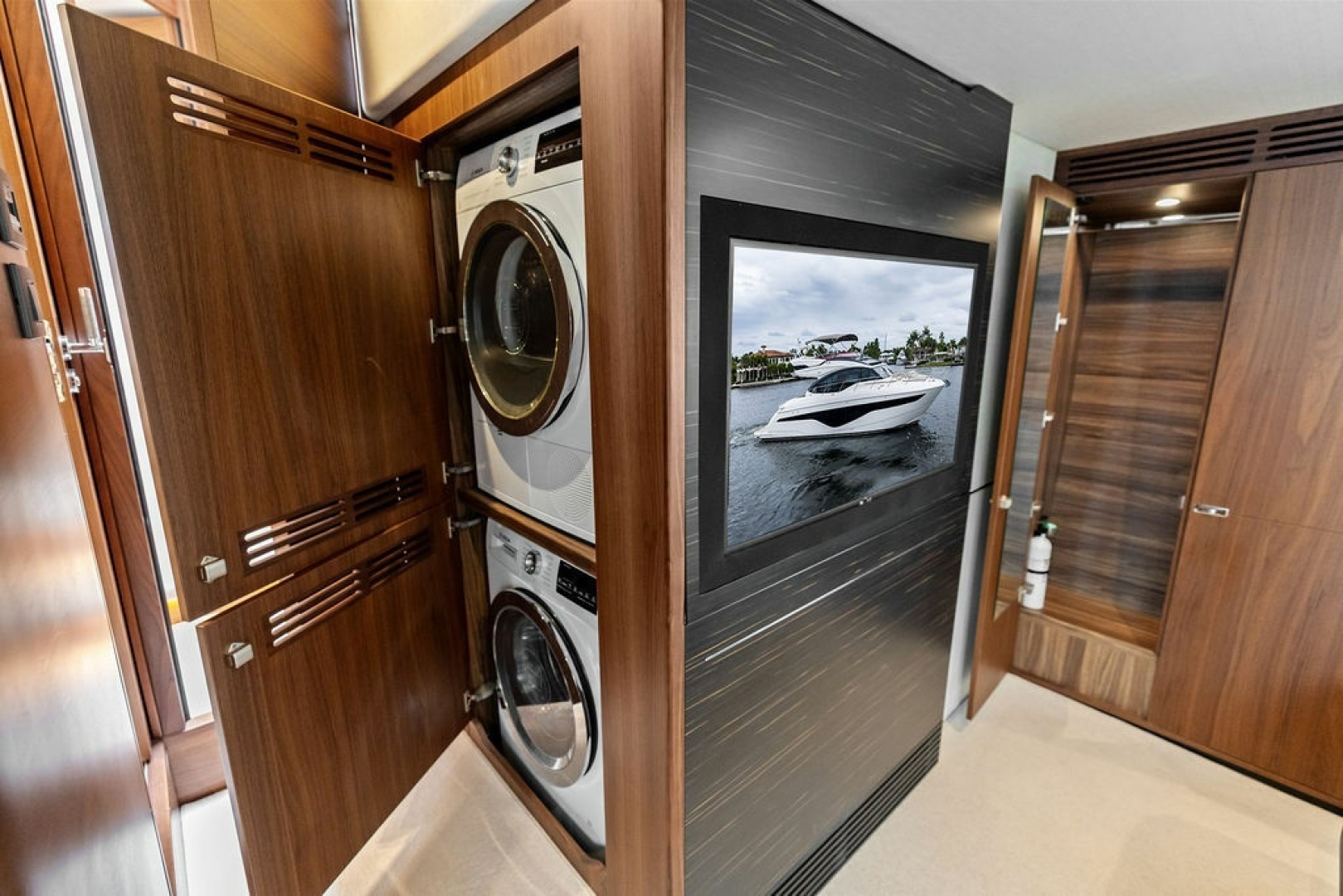 2020 Princess S62 Sportbridge - Image 64