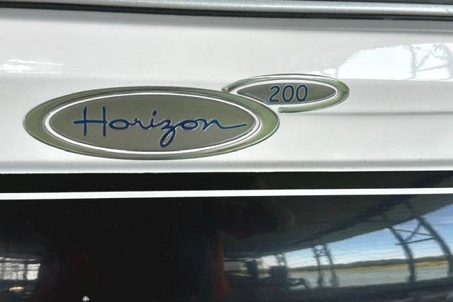 2007 Four Winns 200 Horizon boat emblem with sleek design and reflective surface.