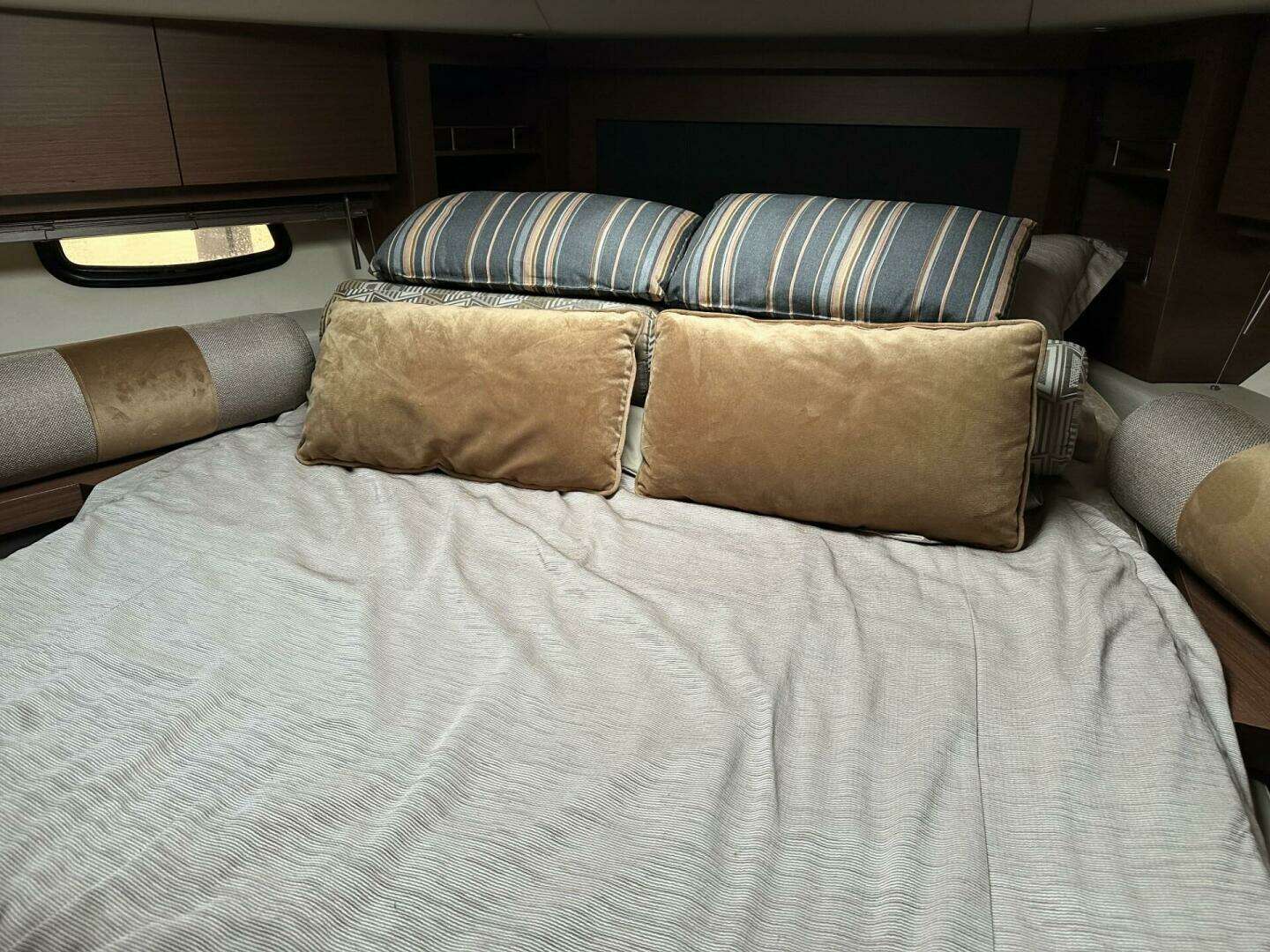 2016 Sea Ray 510 Sundancer - Image 11