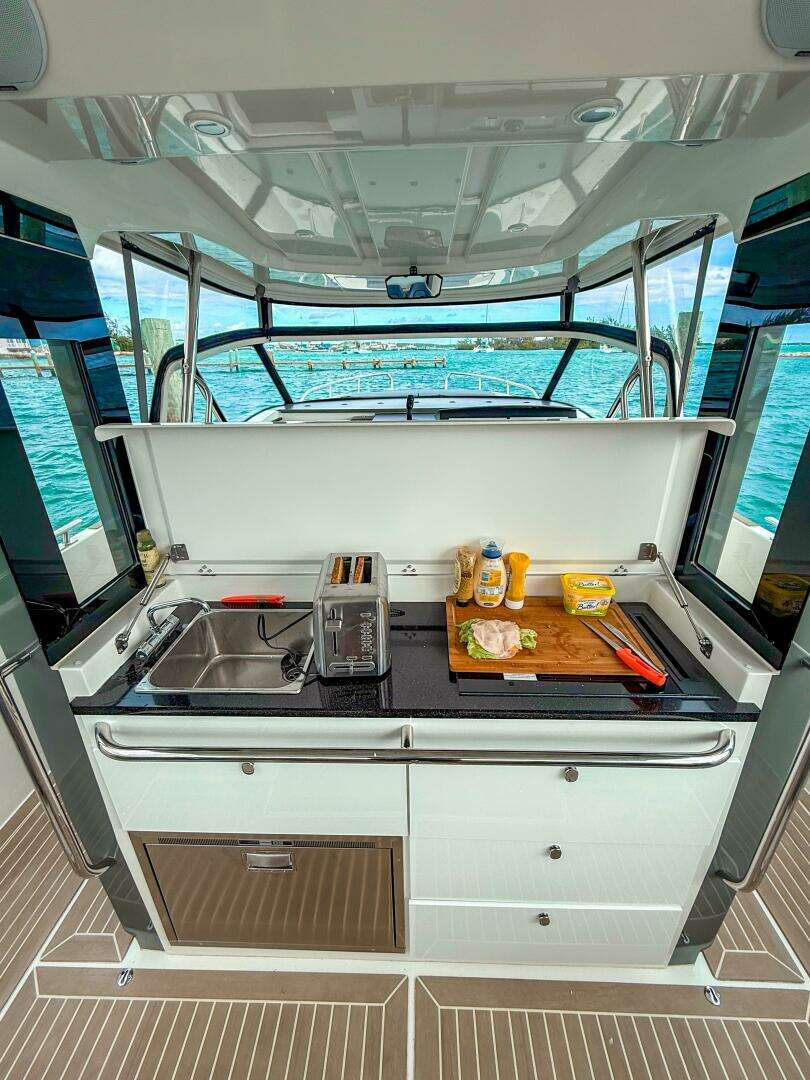2022 Nimbus T11 - Image 11