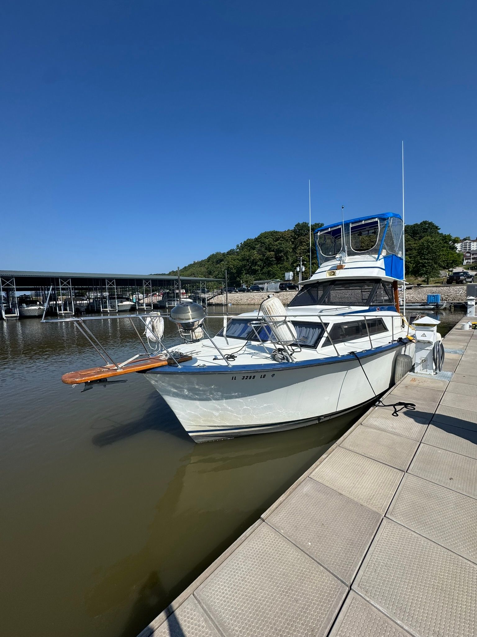 1968 Hatteras 31 Flybridge
