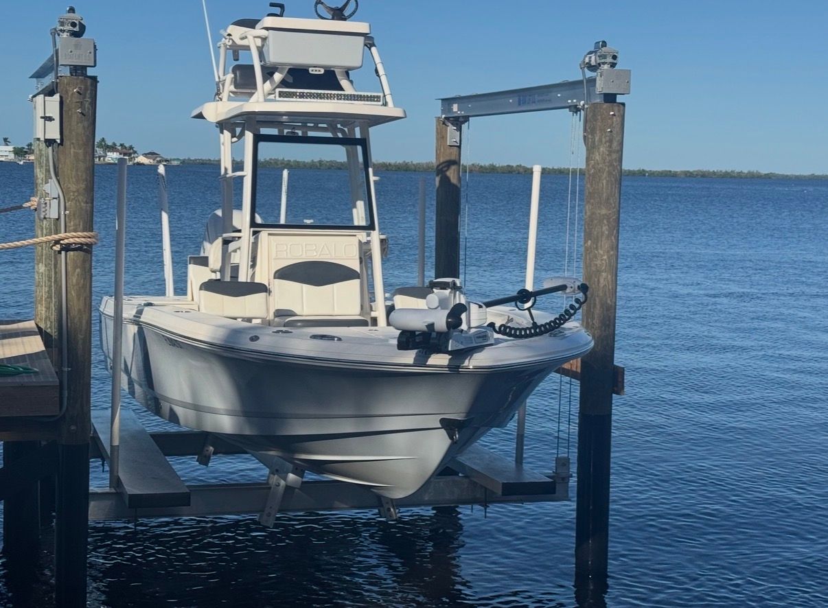 2020 Robalo 246 Cayman SD - 3
