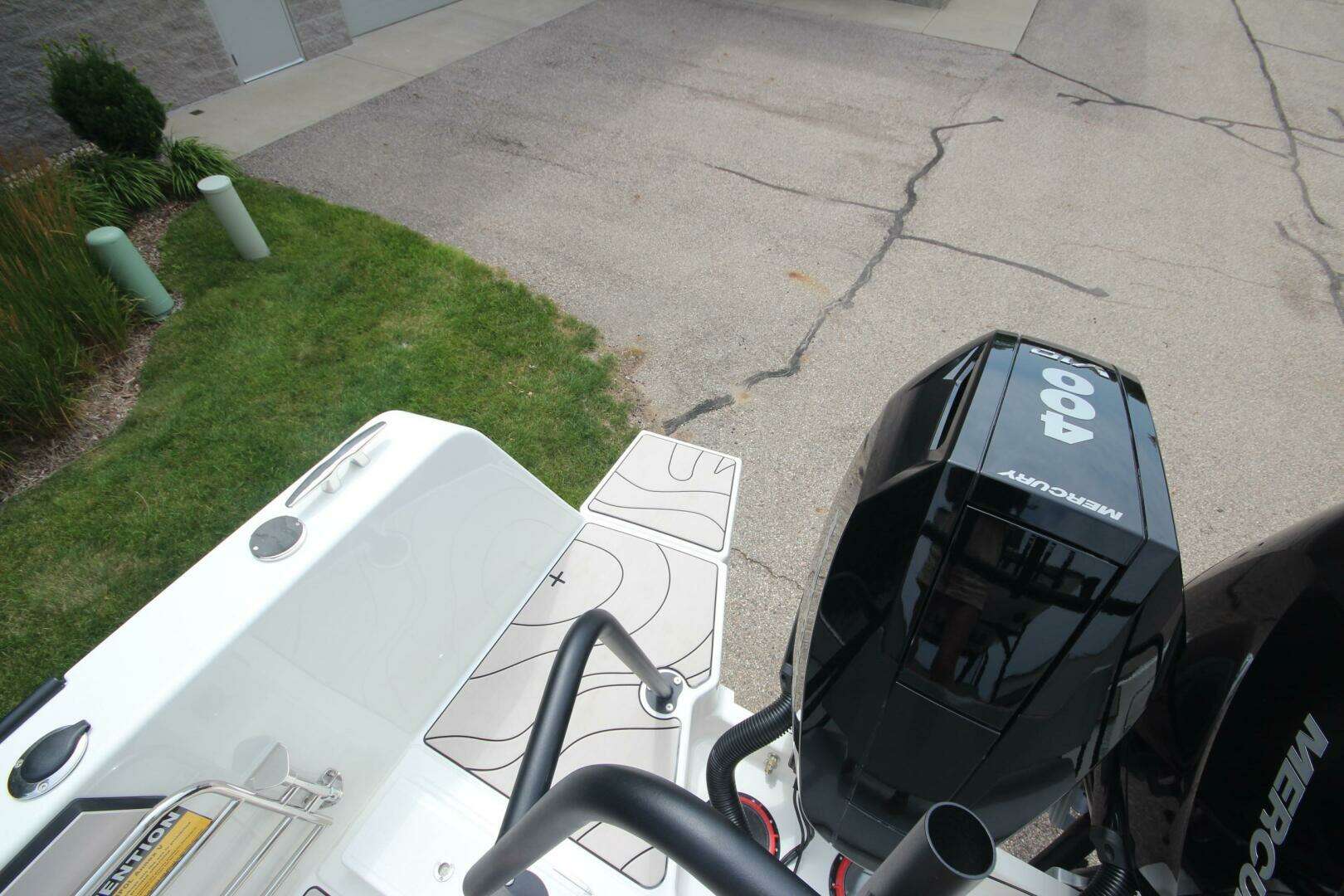 2025 Zodiac X10CC Twin Mercury 400's w/ Joystick - Image 7