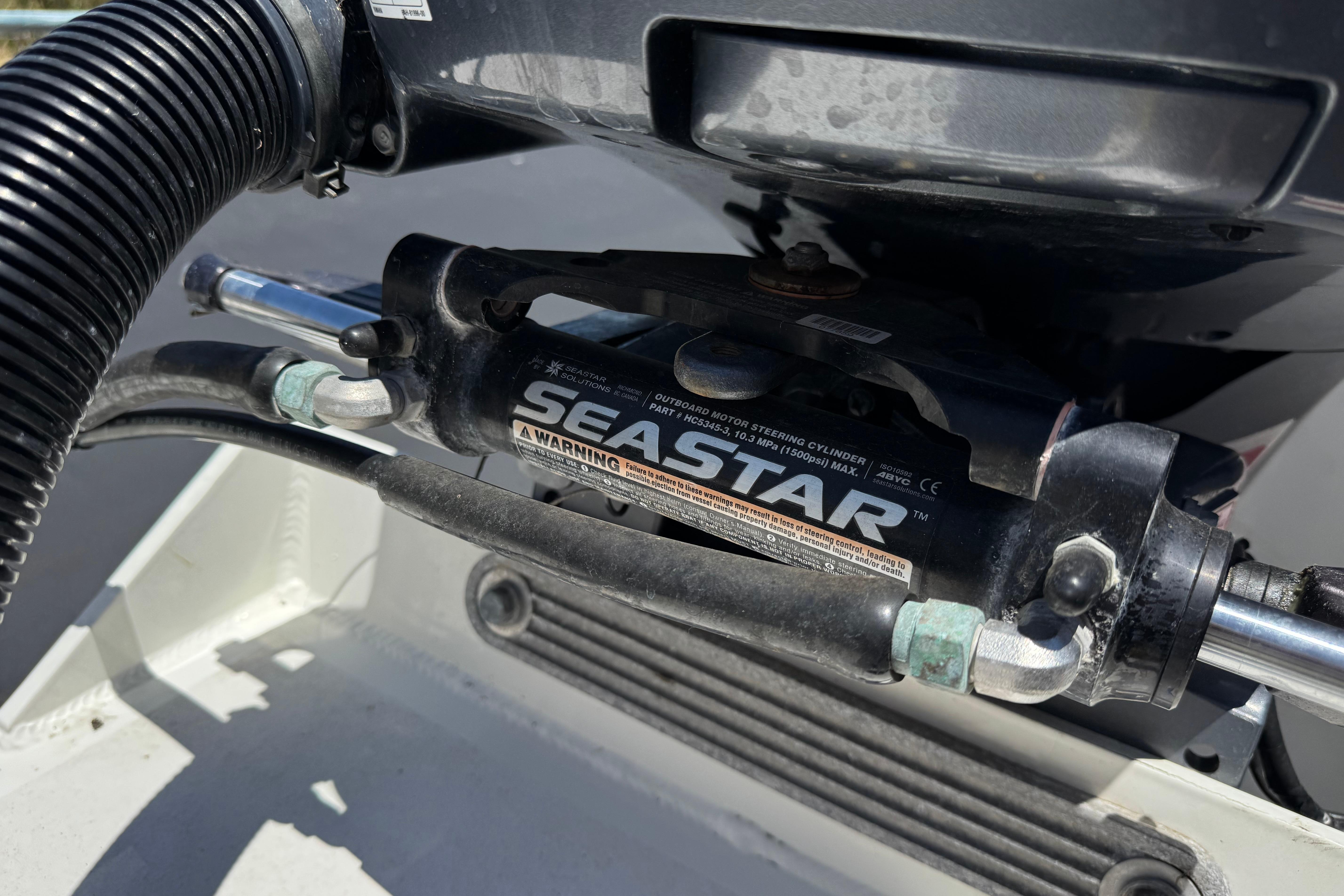 Hydraulic steering system on 2017 Defiance Admiral 220 EX boat.
