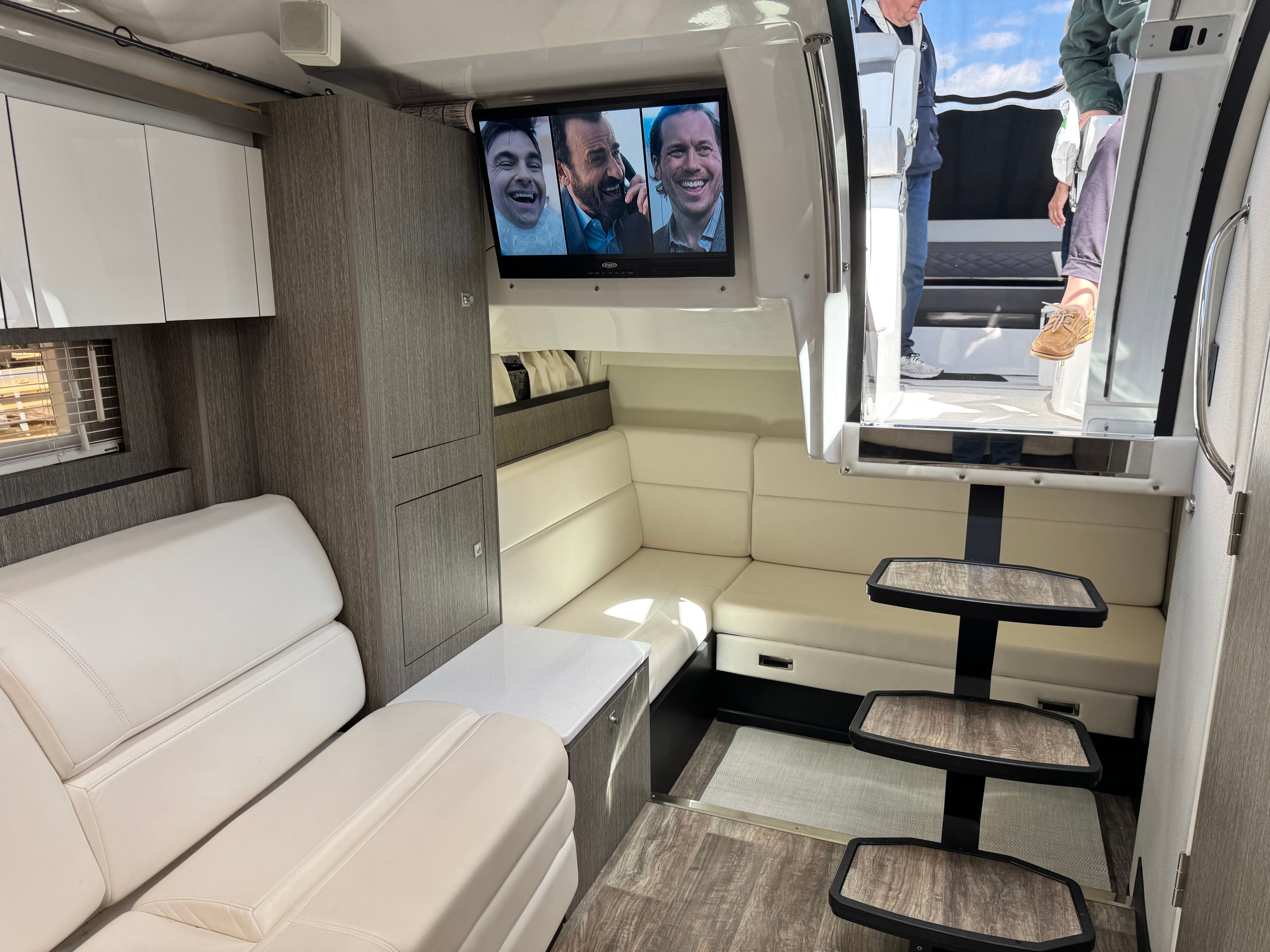 2021 Monterey 335 Sport Yacht - 11