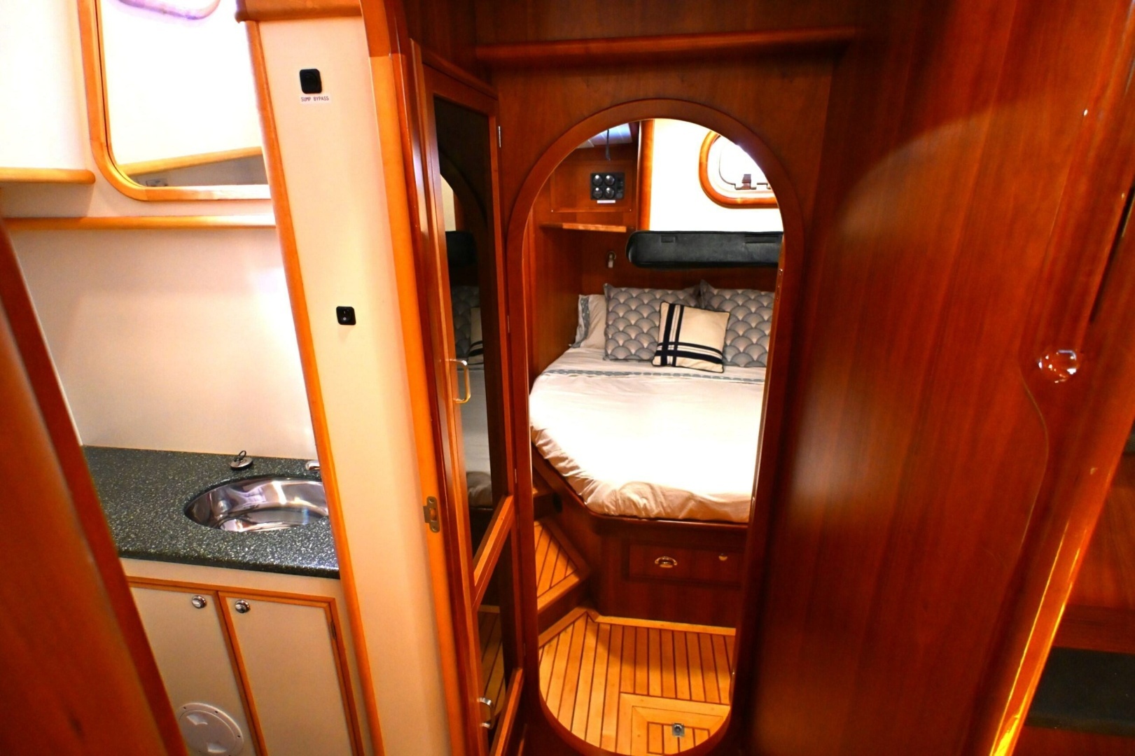2006 Waterline 50 - Image 51