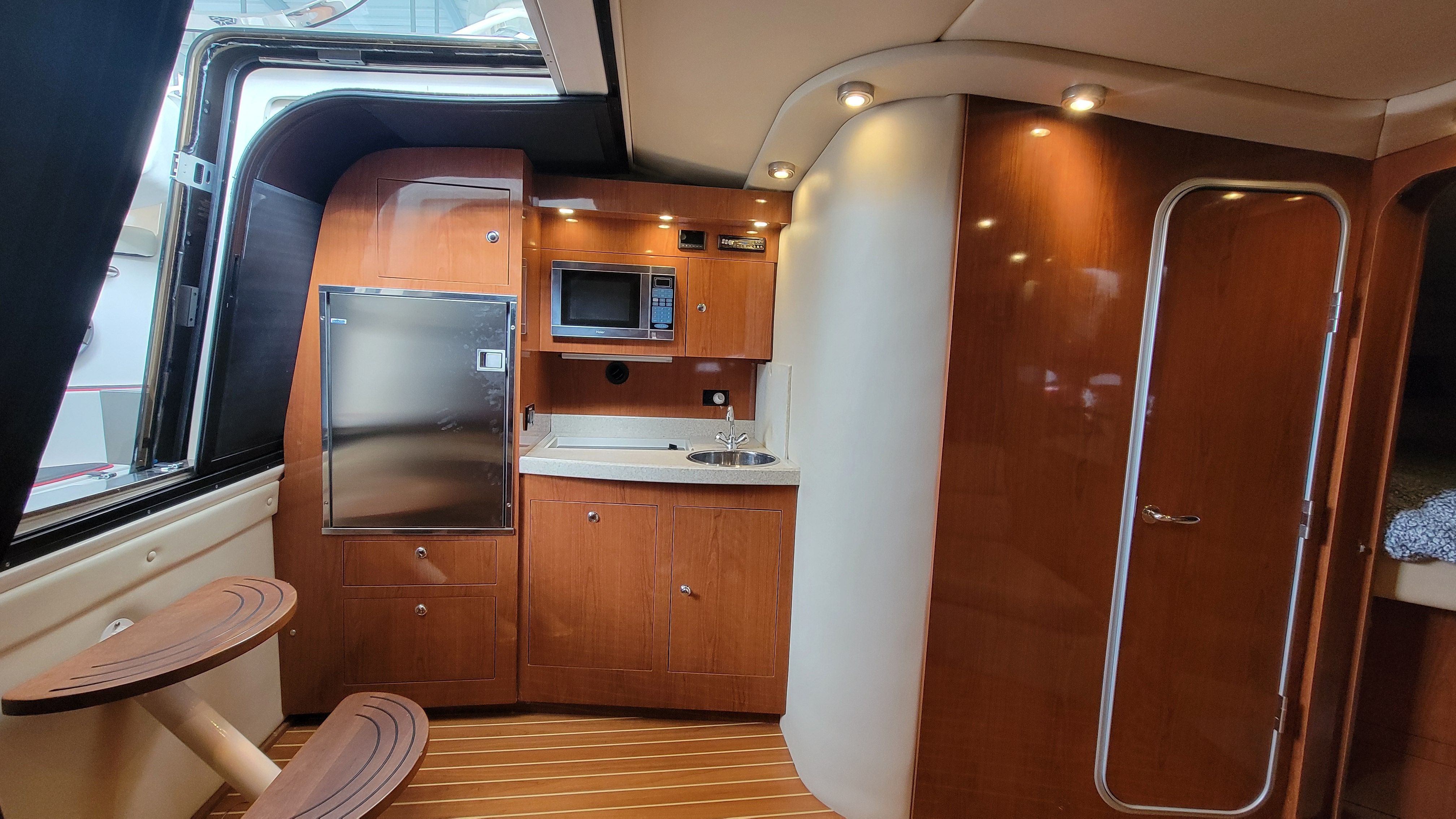 2008 Regal Commodore 3760 IO - 29