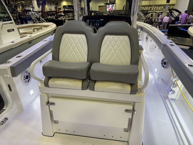2026 Everglades 285 Center Console - 16