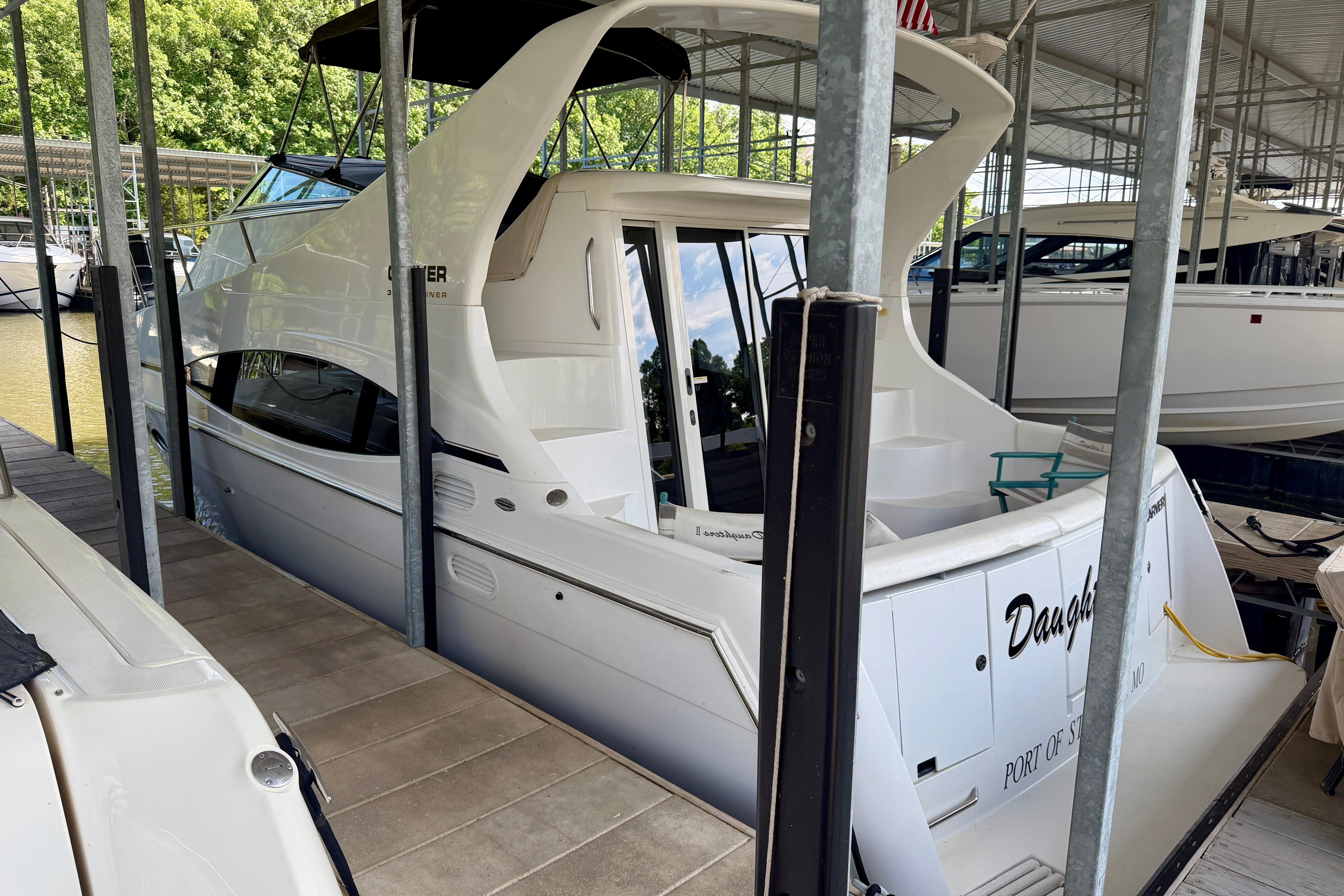 2000 Carver 350 Mariner docked in a marina, featuring sleek white design.