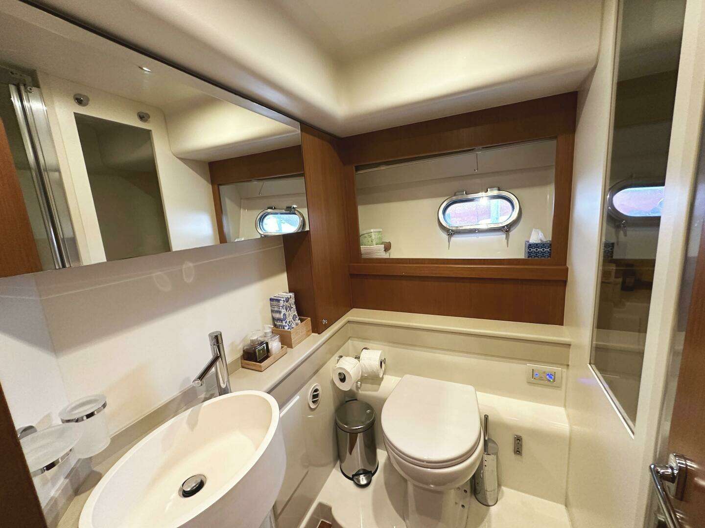 2014 Ferretti Yachts 530 - Image 29