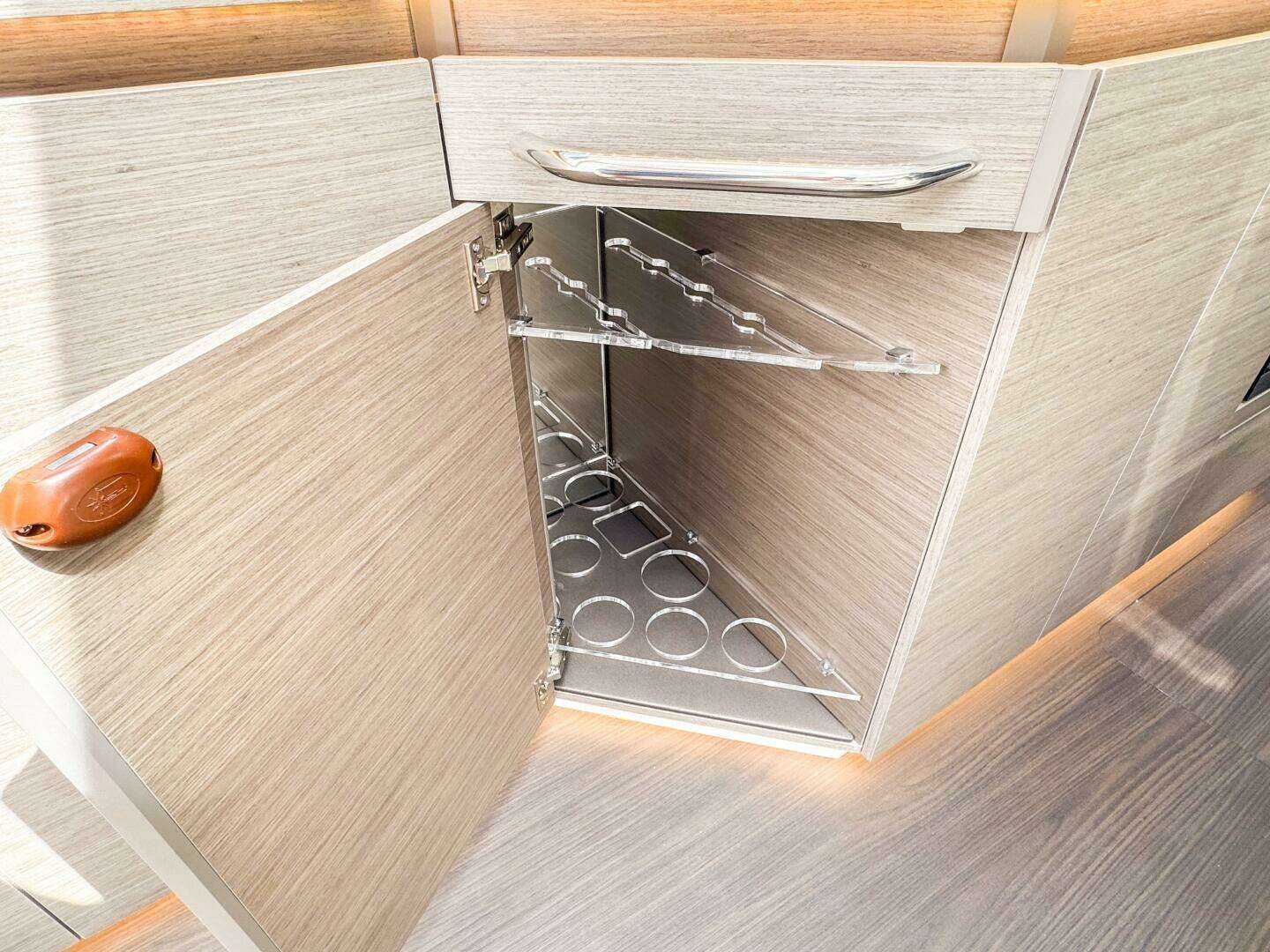 2025 Wellcraft 38 Explorer - Image 28