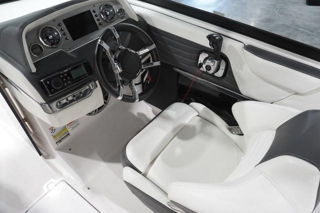 2016 Regal 2300 RX Surf - 11
