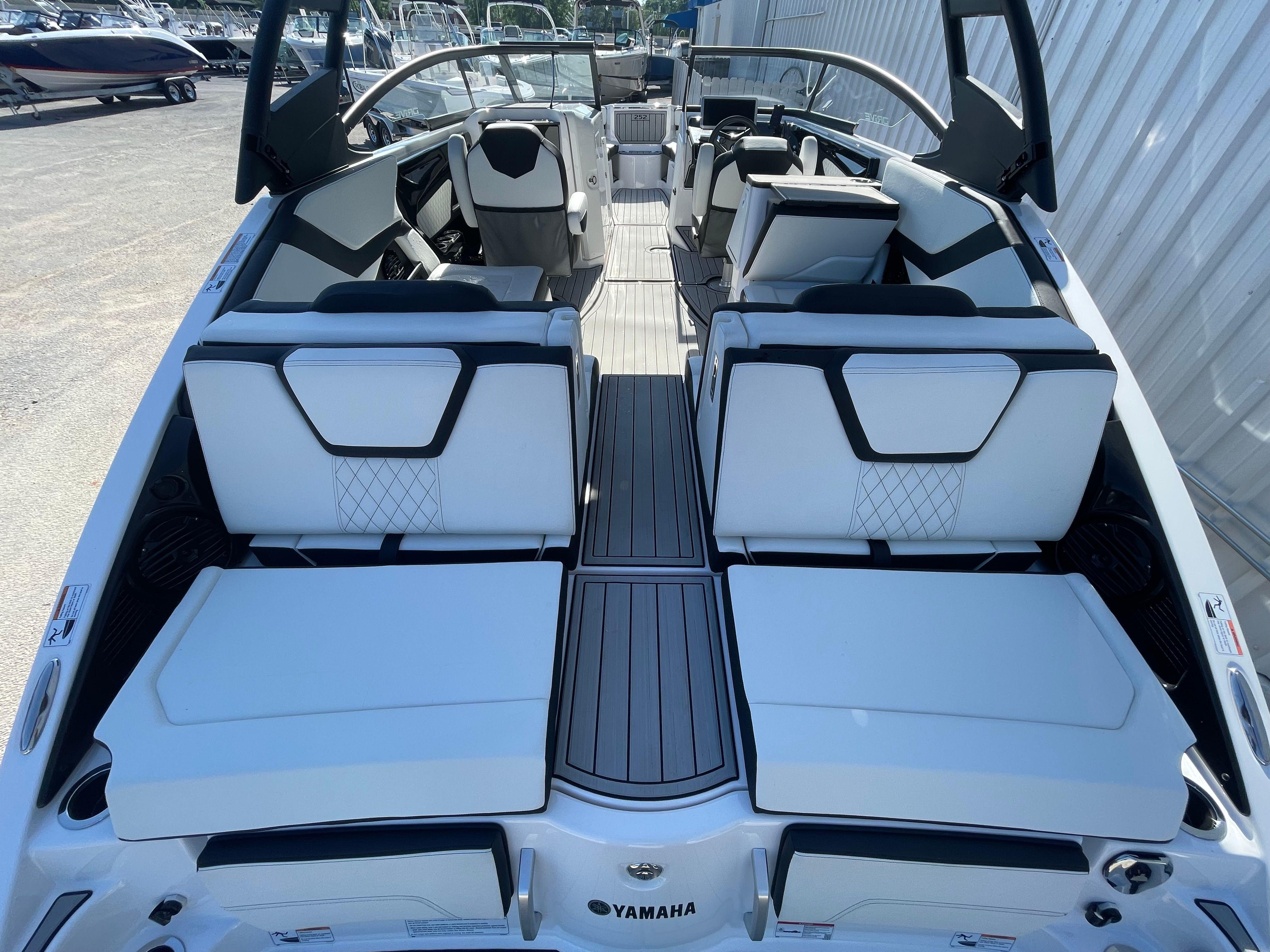 2025 YAMAHA 252 SD - Image 23