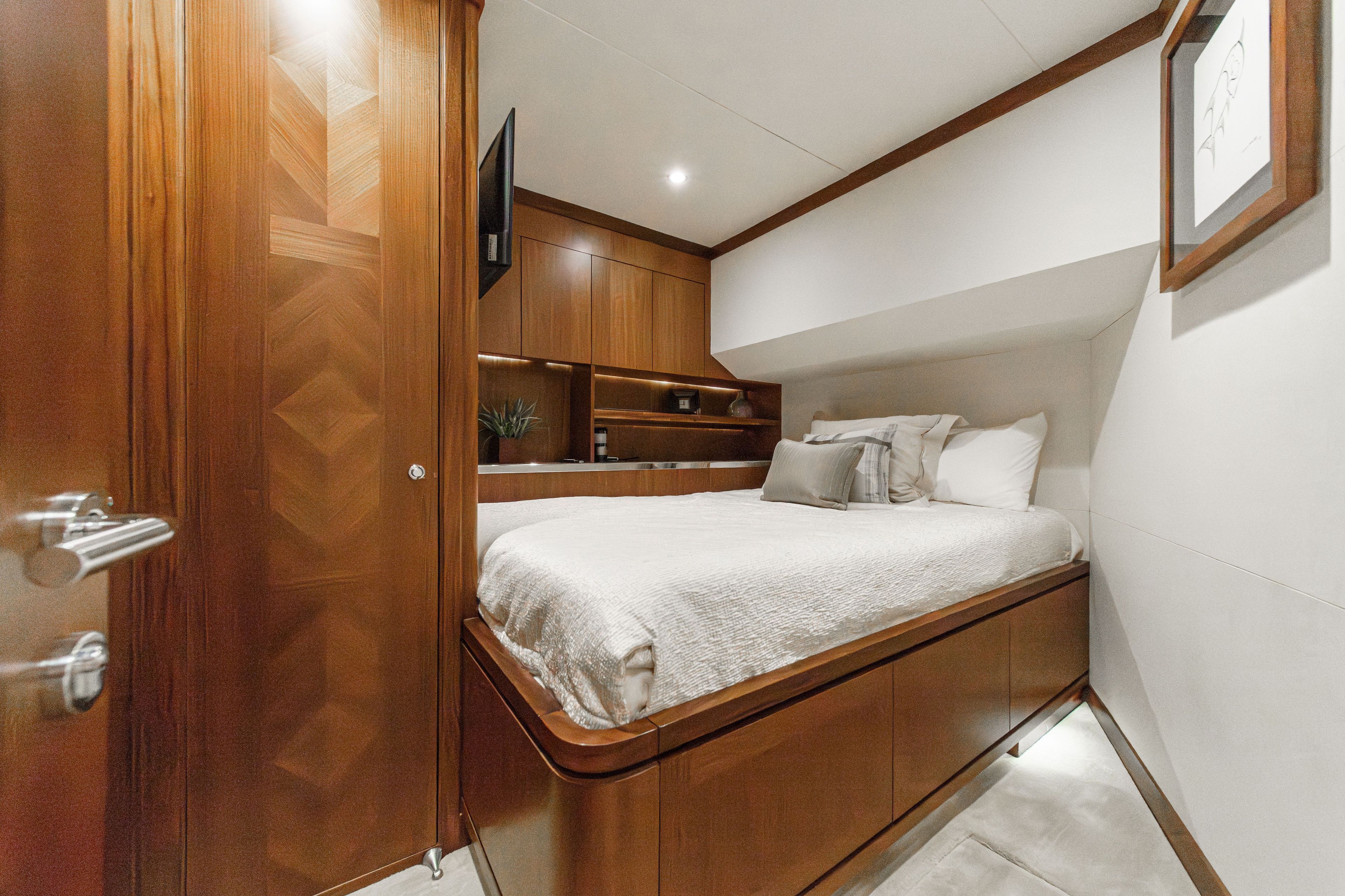 2015 Ocean Alexander 90 Skylounge Motoryacht - 99