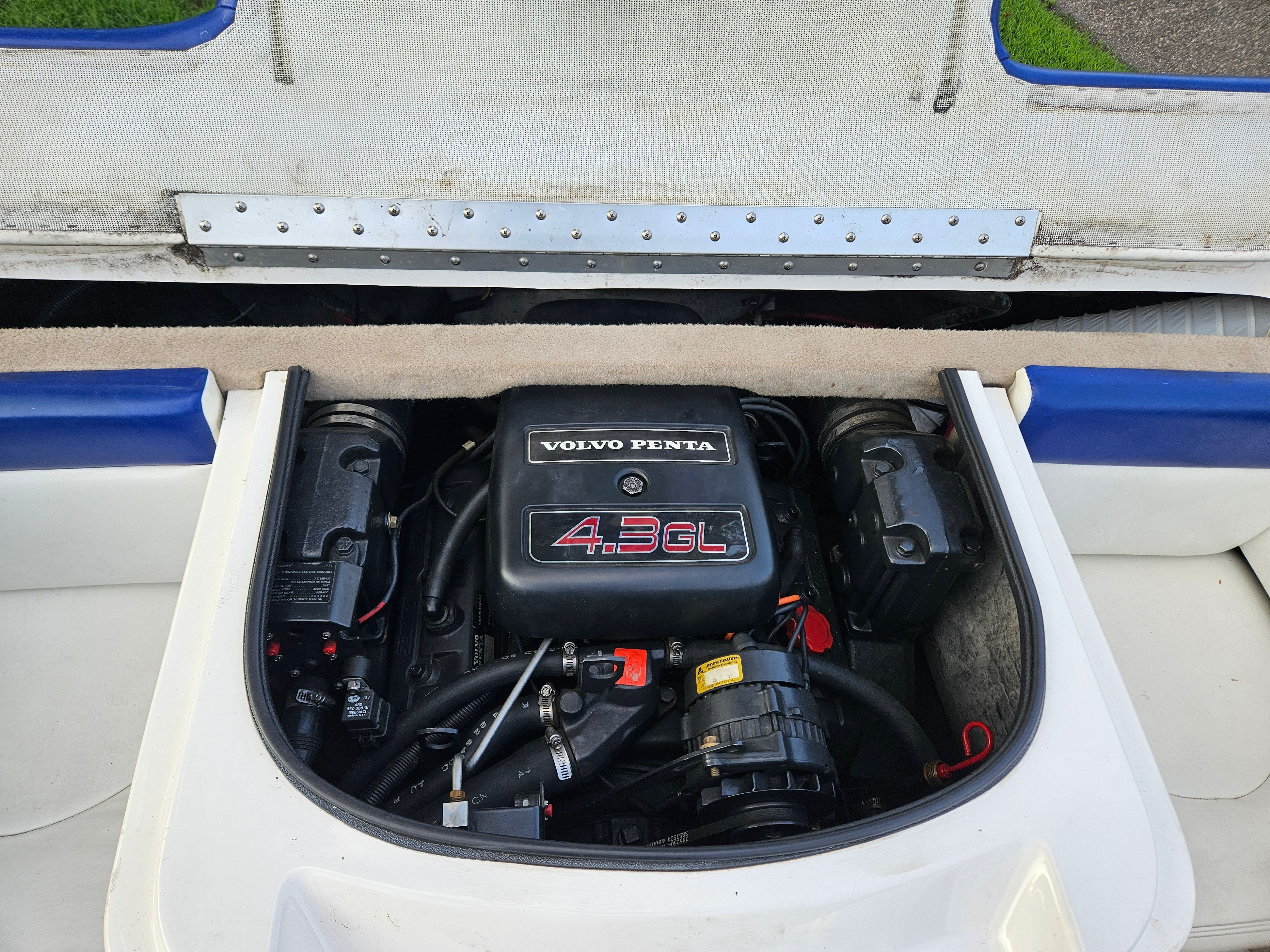 A 1996 Wellcraft Excel boat engine with a Volvo Penta 4.3GL motor.
