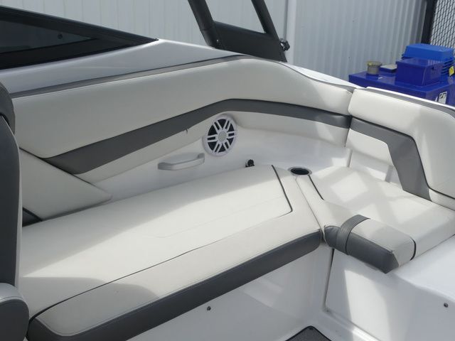 2019 Yamaha Boats AR240 - 24