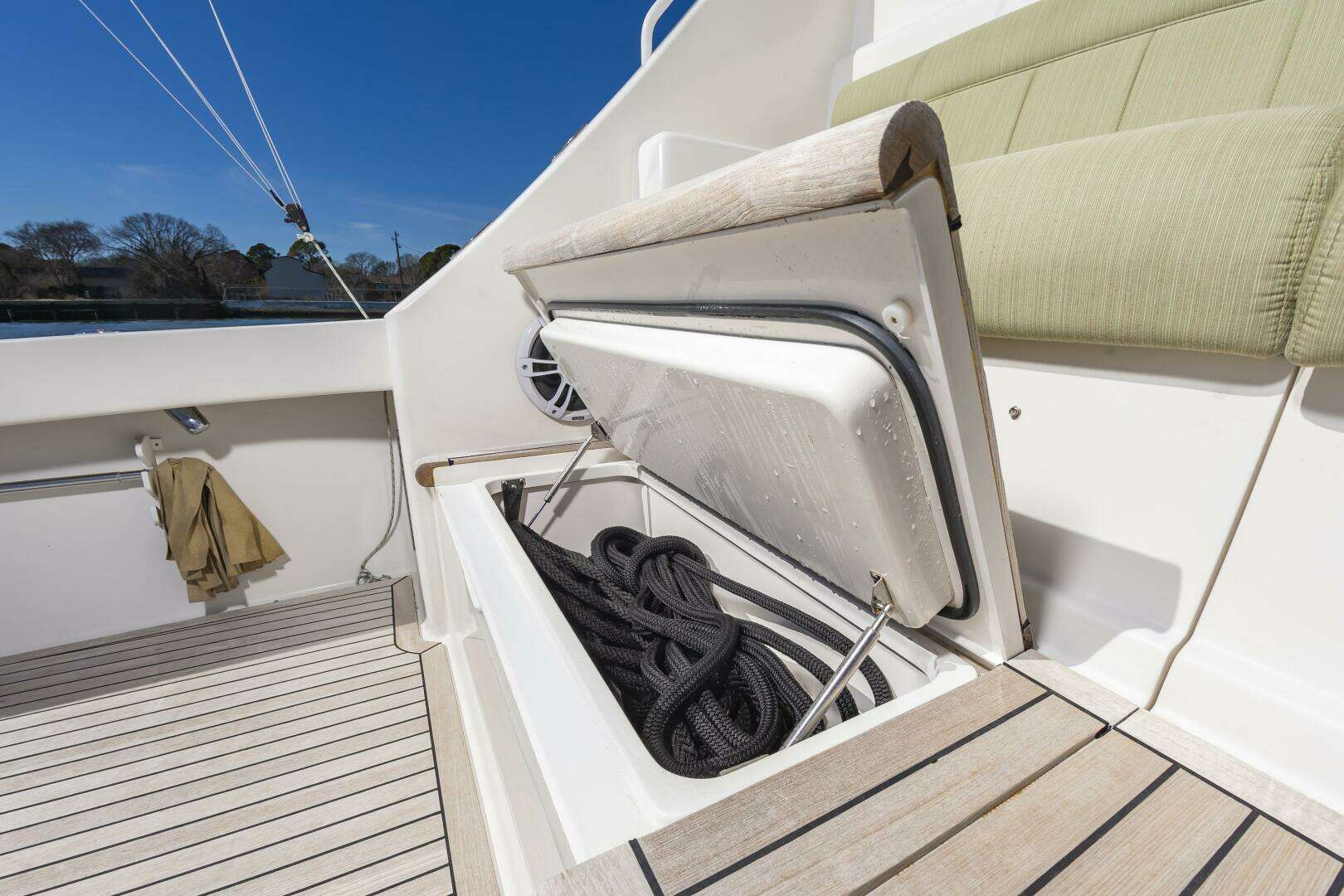 2010 Viking 52 Sport Coupe - Image 16