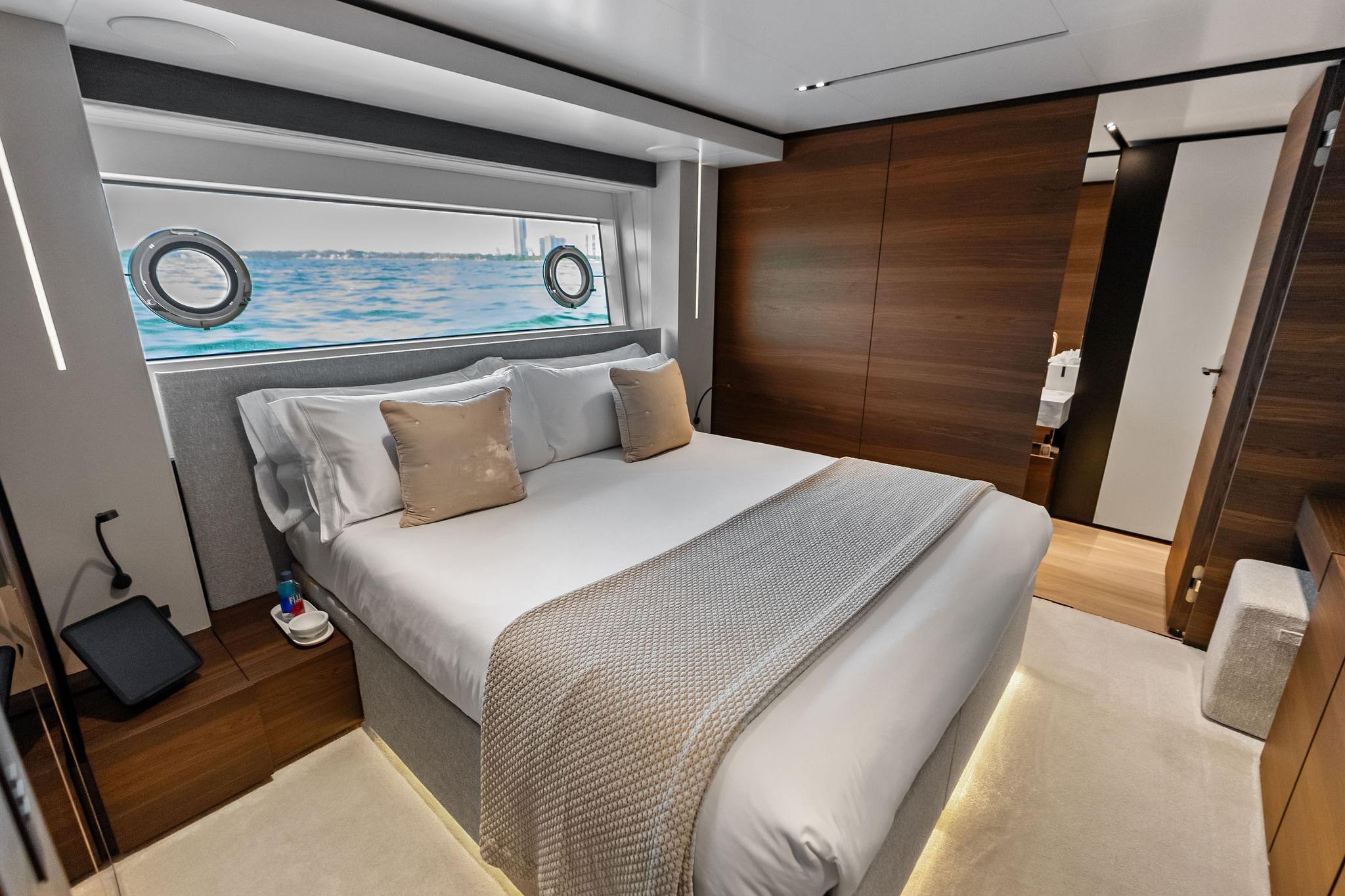 2023 Custom Line Navetta 33 - 91