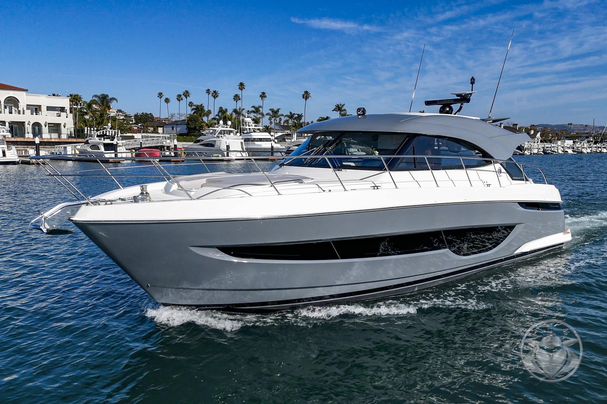 2026 Riviera 4600 Sport Yacht Platinum Edition