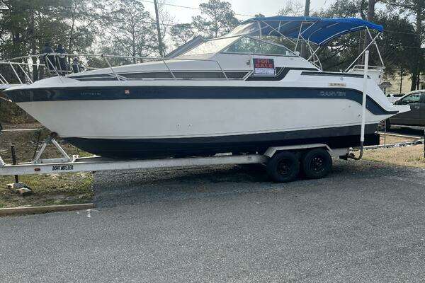 1989 Carver 2557 Montego